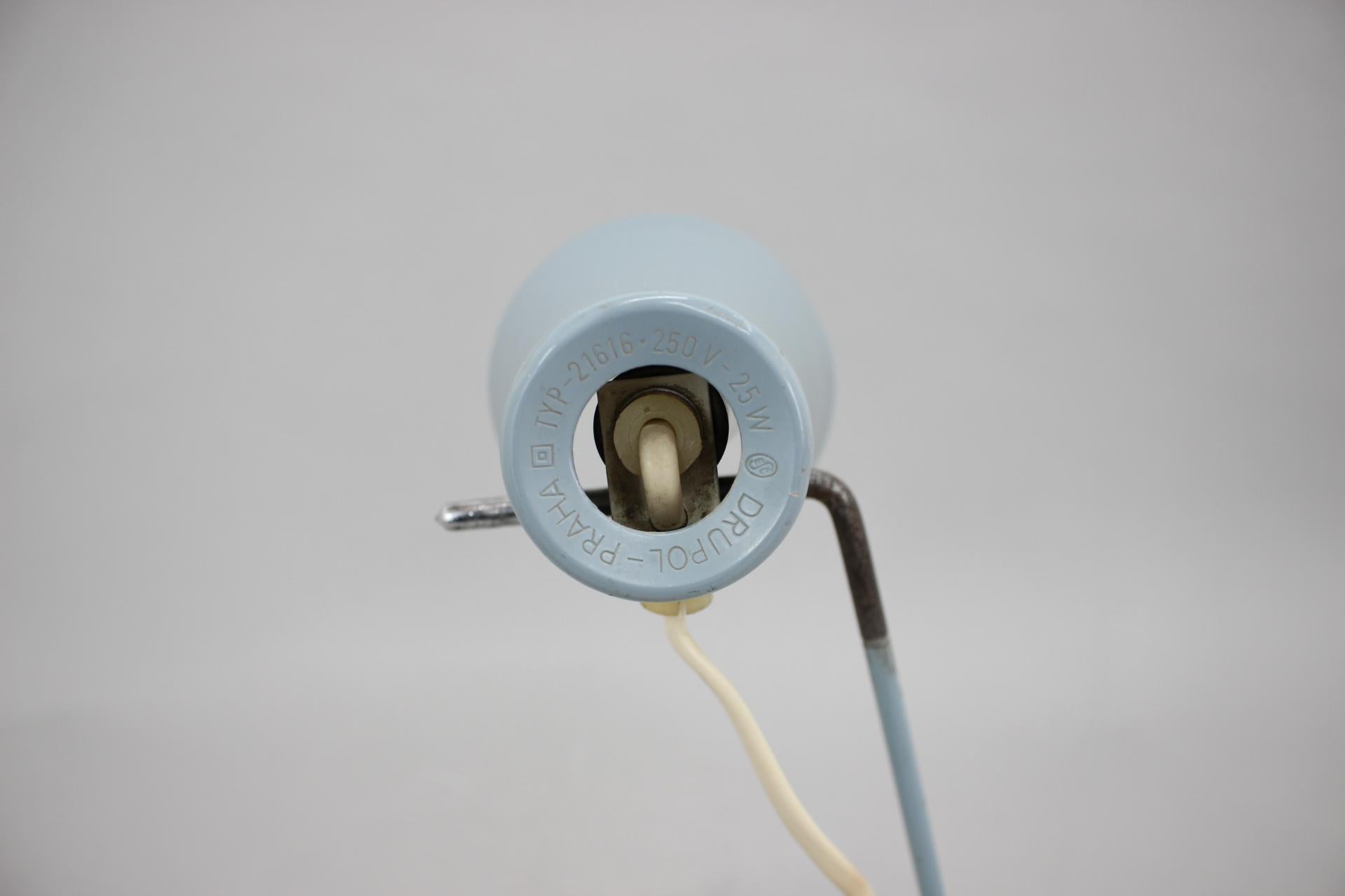Verstellbare Tischlampe mit verstellbarem Schirm von Hurka für Drupol, 1960er Jahre (Metall) im Angebot