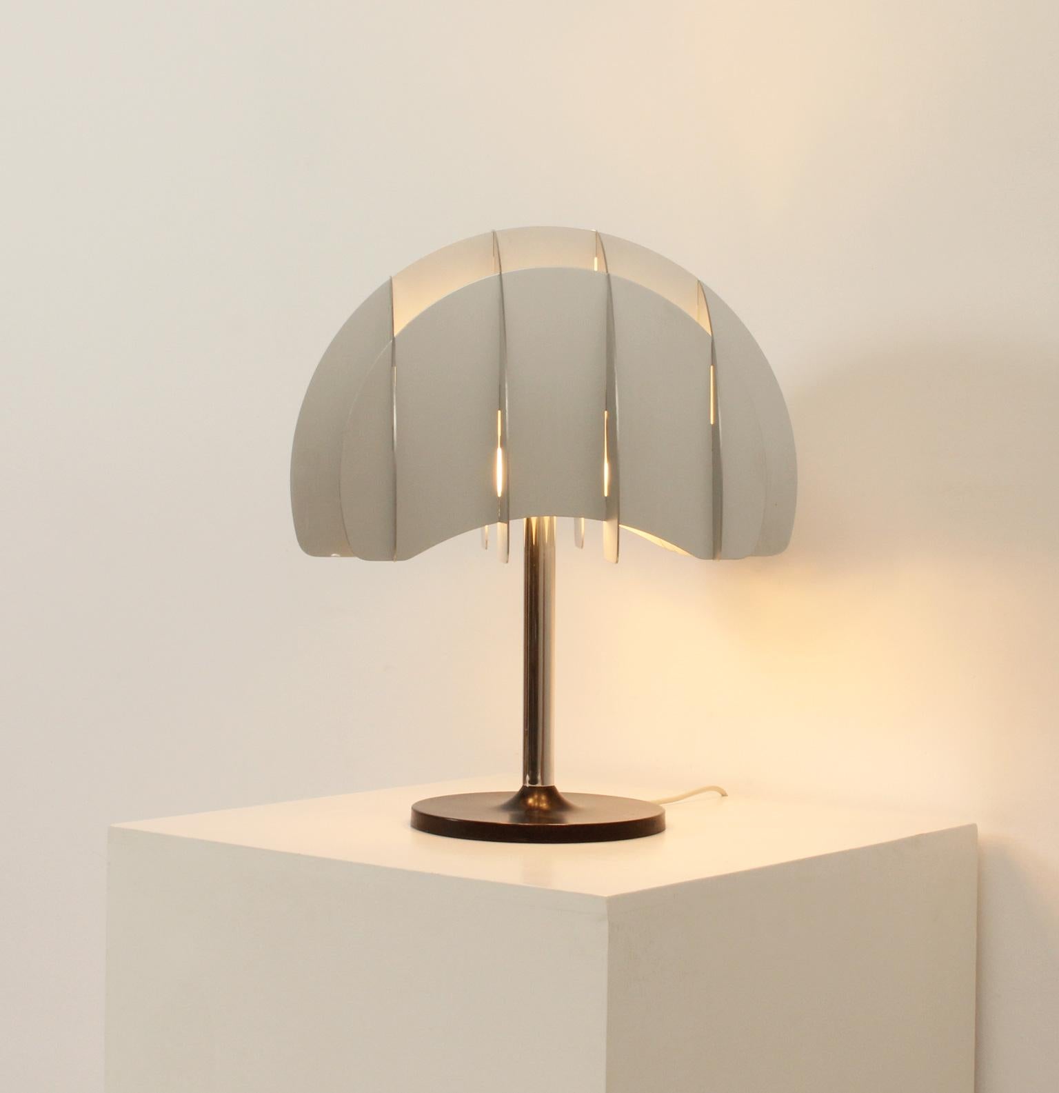 Lampe de bureau avec dôme en aluminium de Reggiani, Italie, années 1970 en vente 10