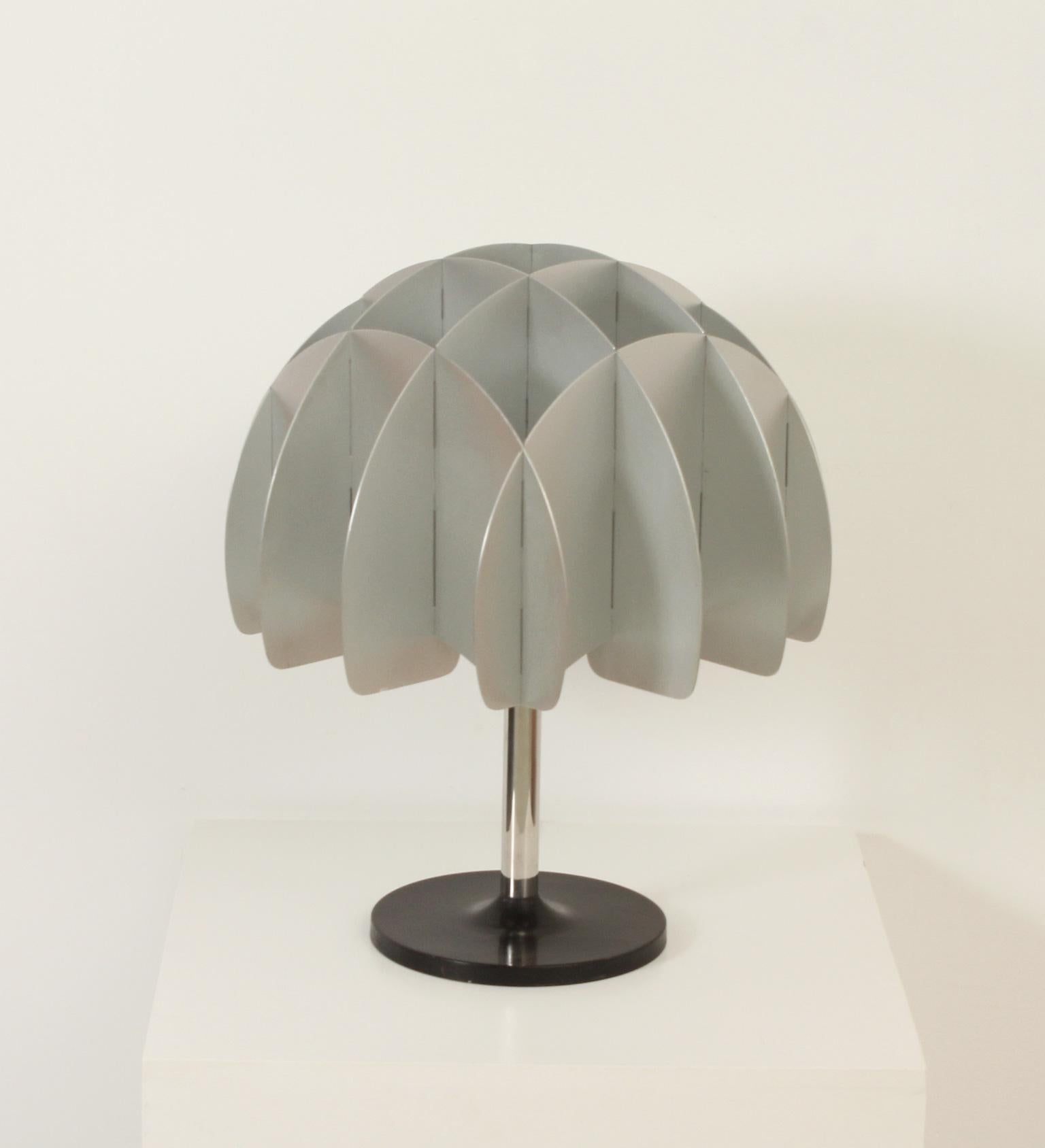 Table Lamp with Aluminum Dome by Reggiani, Italy, 1970s In Good Condition For Sale In Barcelona, ES
