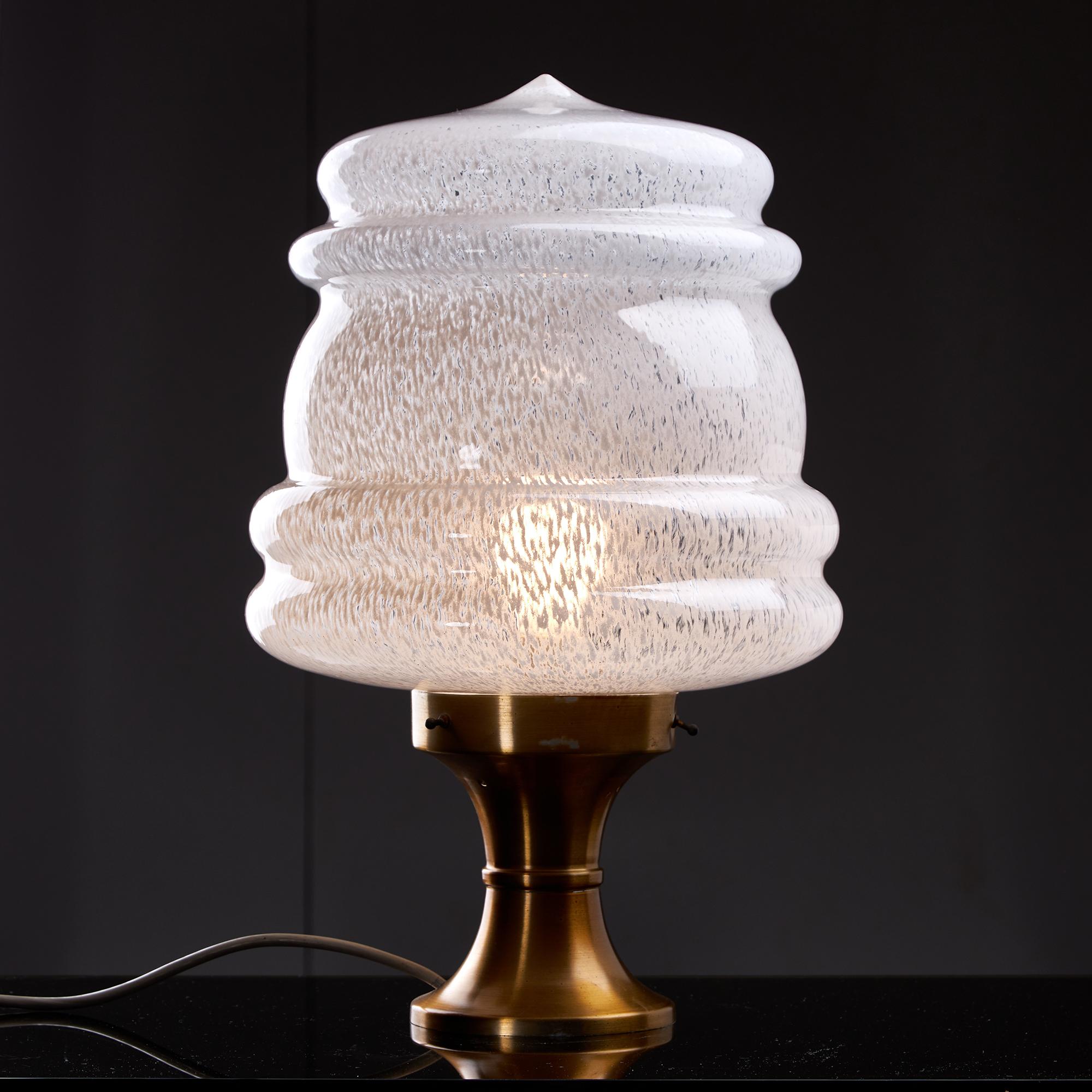Lámpara de sobremesa con base de latón y cristal de Murano, años 60 Italiano en venta