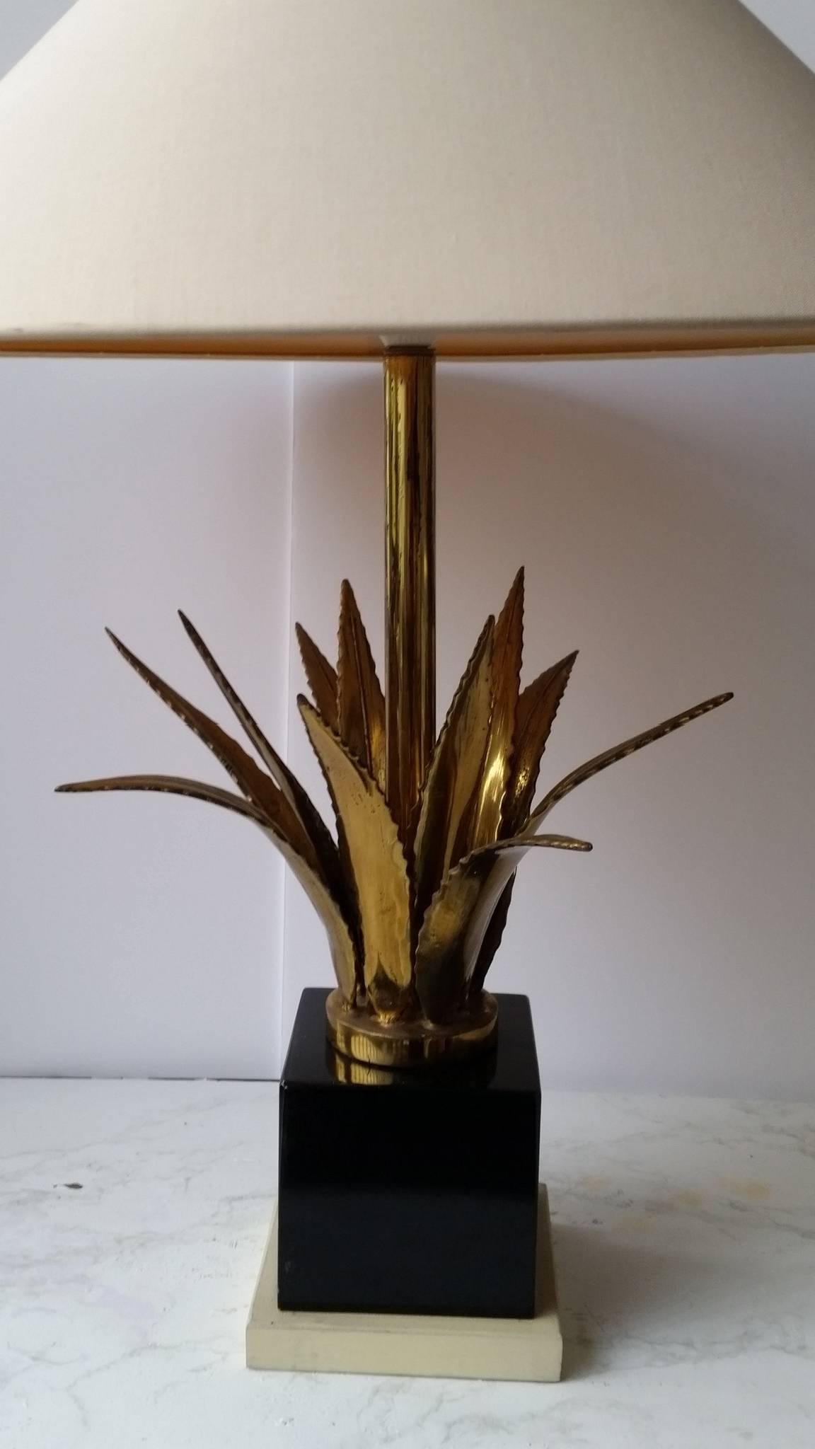 Table lamps, Cactus foot
edition Maison Charles, circa 1960-1970
Vintage - Jansen
Dimensions: H 56 x D 45 cm
Material: Wood / brass and fabric lampshade
In good condition and in good working order!
Small imperfections usual of time.