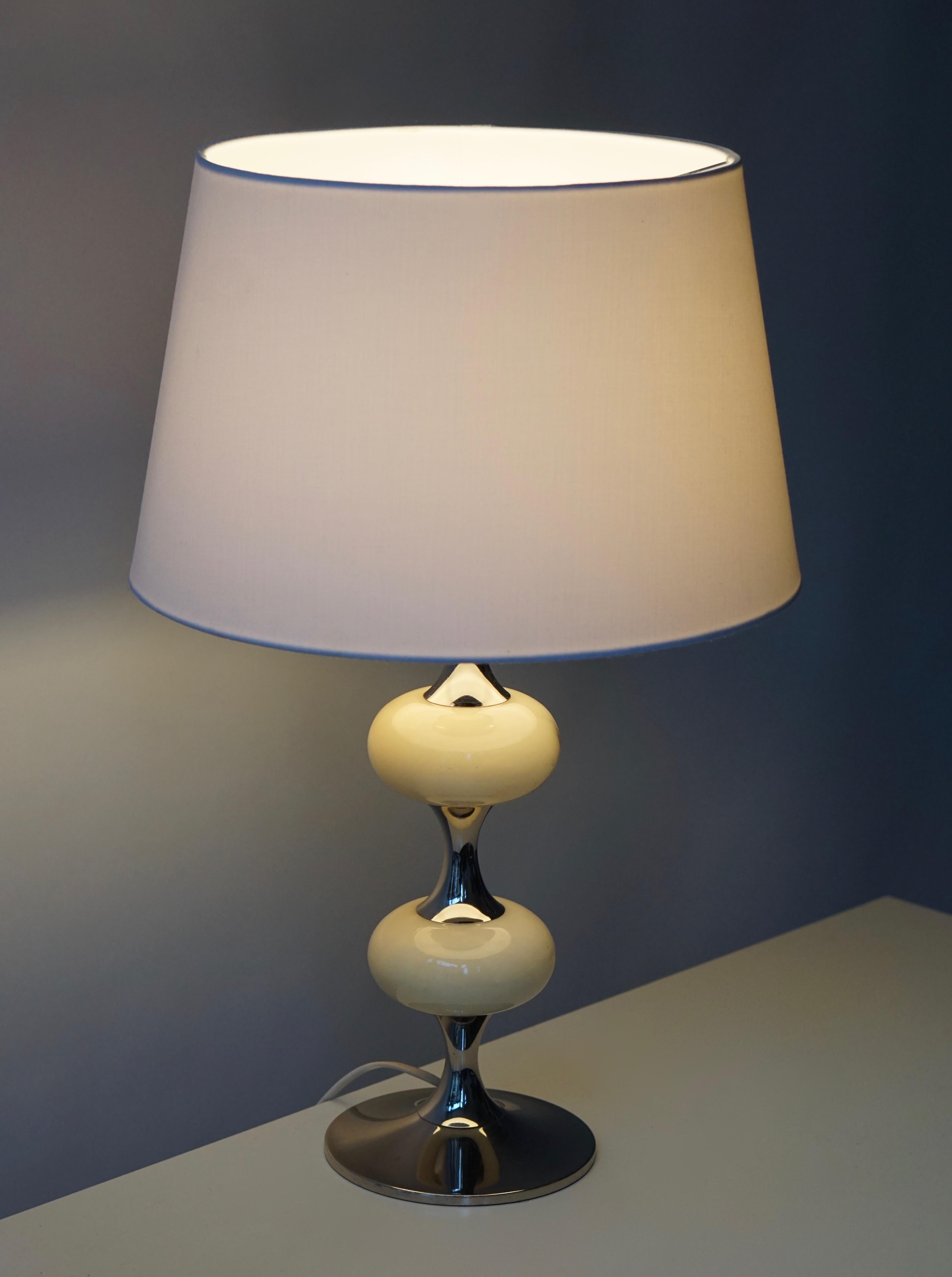 Tischlampe mit Chrom- und Onyxsockel (Moderne der Mitte des Jahrhunderts) im Angebot