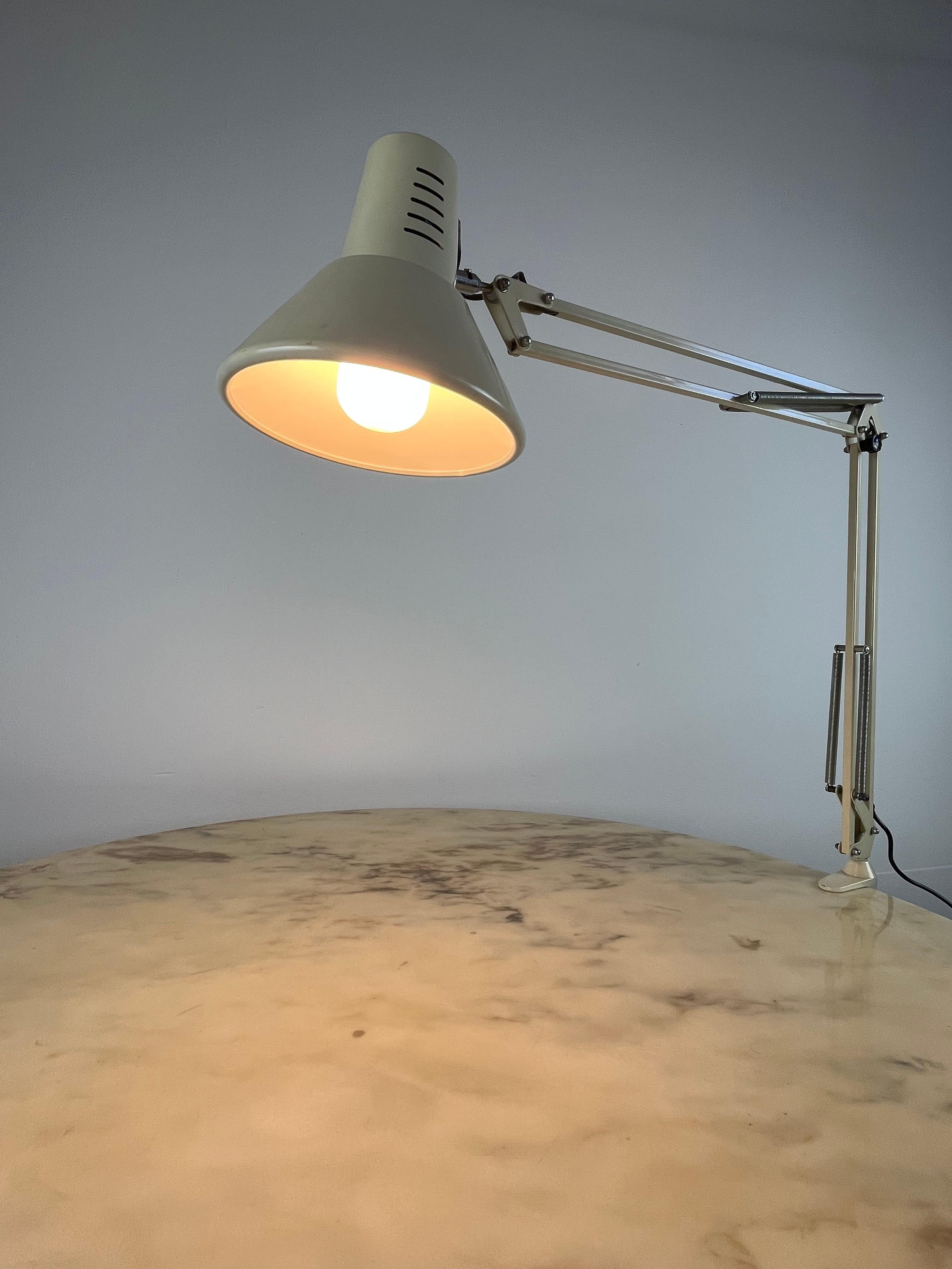 Table extensible  Lampe avec lampe design italien des années 1970 en vente 1