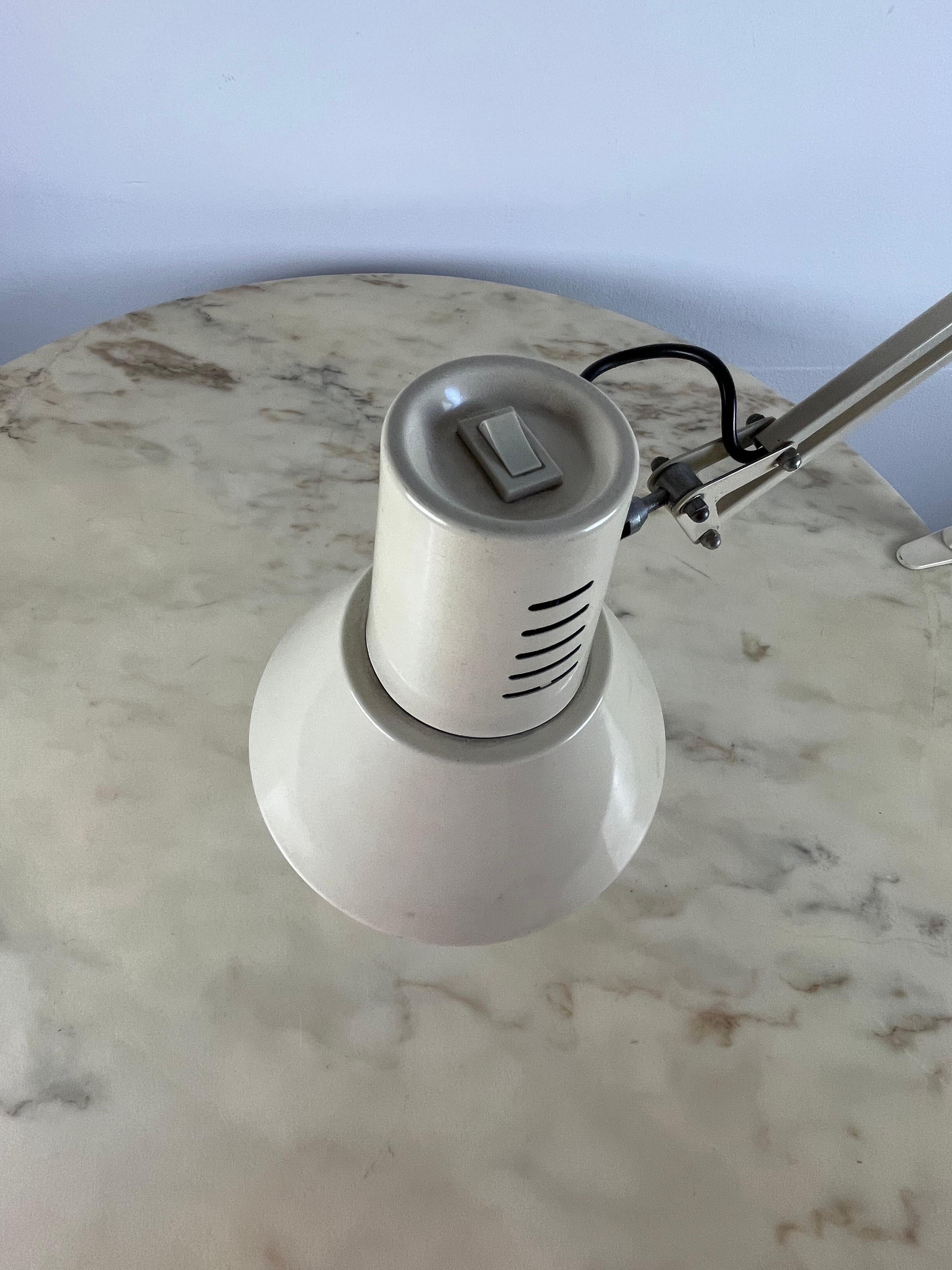 Ausziehbarer Tisch  Lampe mit Klemme Italienisches Design 1970er (Aluminium) im Angebot