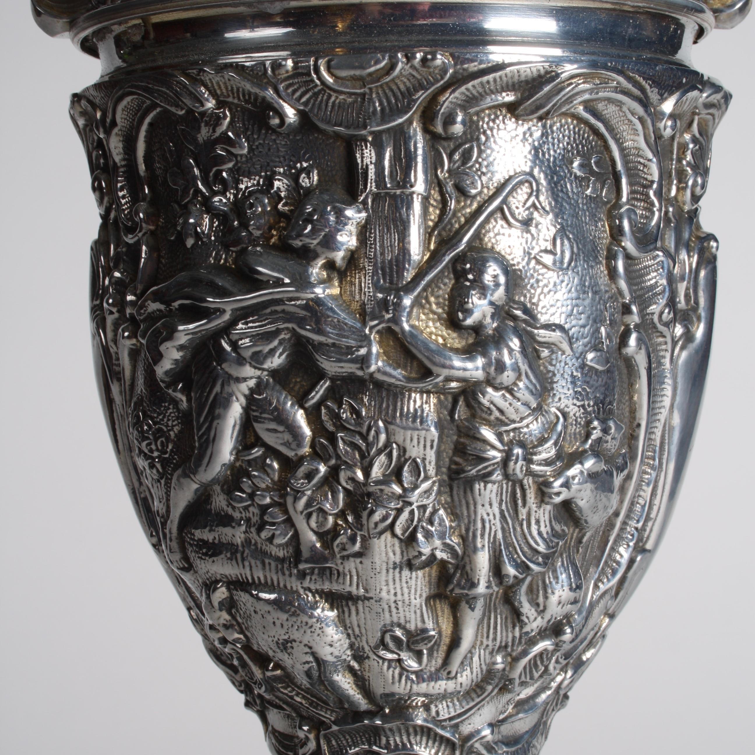 Néoclassique Lampe de table avec motifs classiques en vente