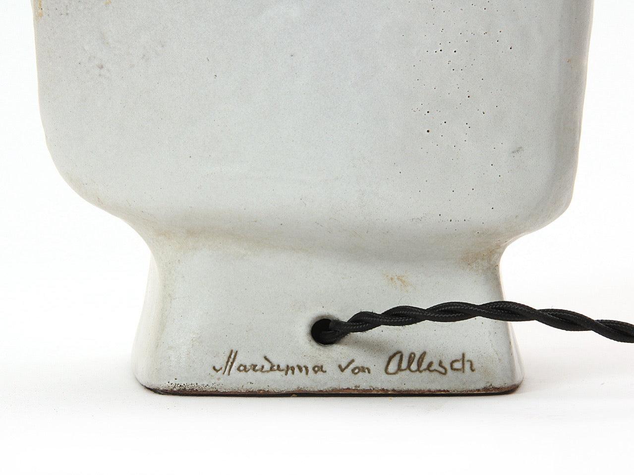 Table Lamp with Etched Figures by Marianna von Allesch, 1950s In Excellent Condition For Sale In Sagaponack, NY