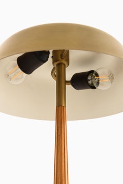 Lampada da tavolo con paralume in ottone svasato, Model 15474 di Harald Notini, anni '50