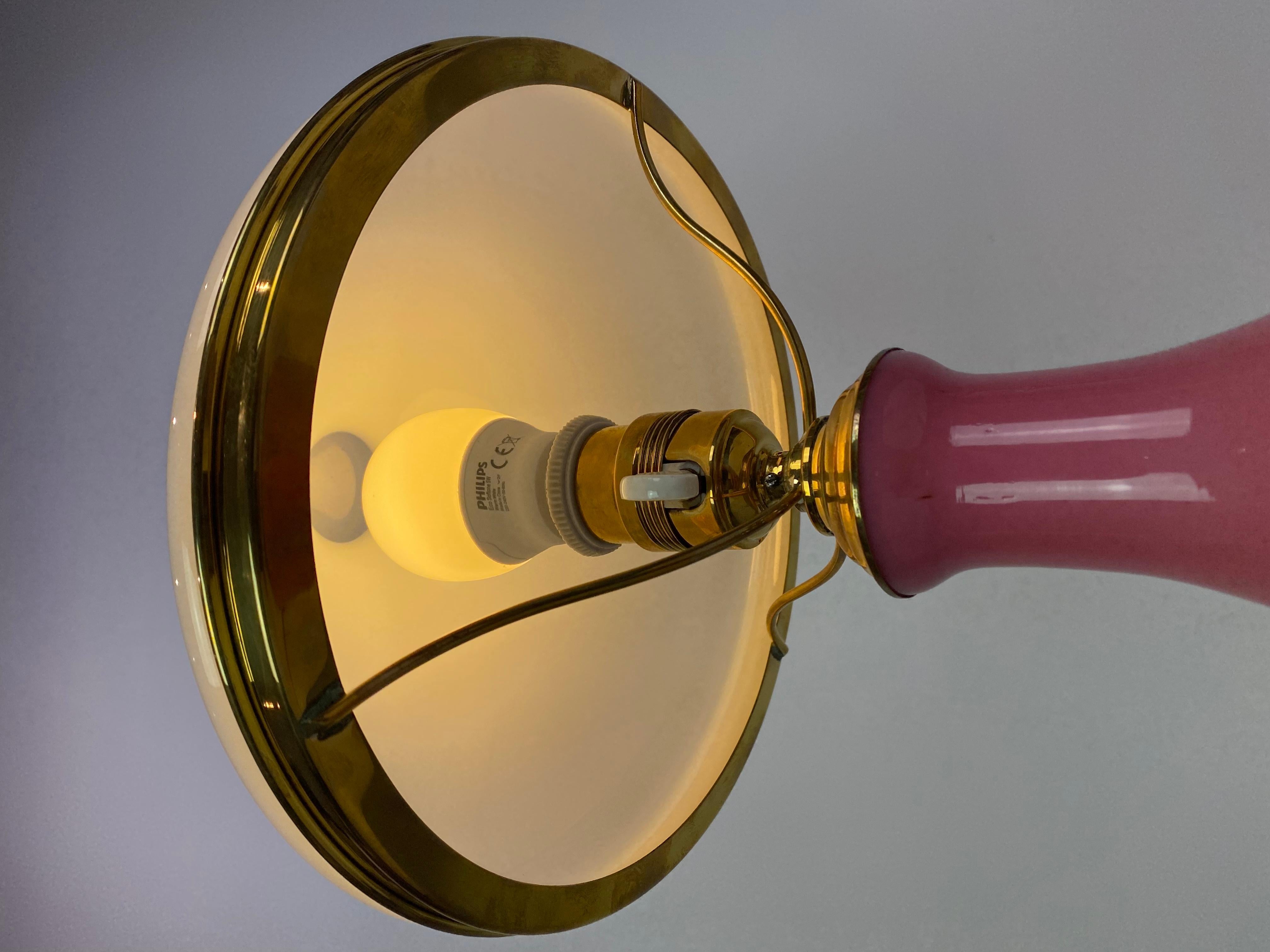 Lampe de bureau avec cadre en verre opalin rose, années 1930 Bon état - En vente à Lejre, DK