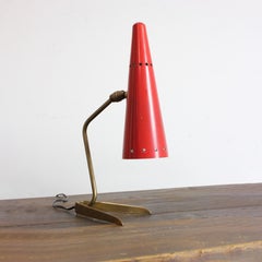 Table lamp with gilt brass frame and red lacquered metal shade -