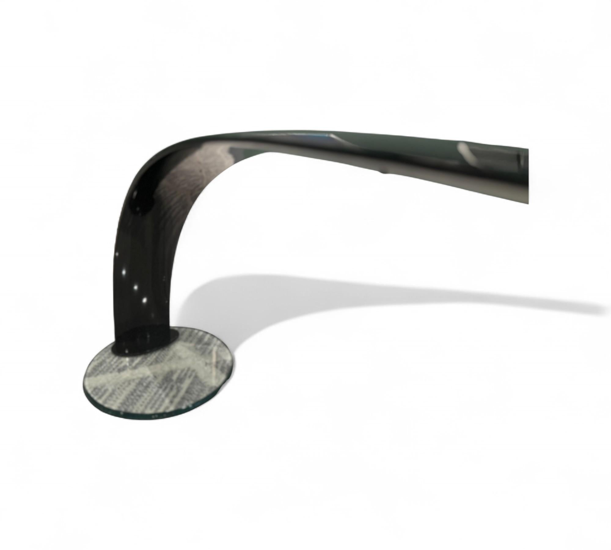 Table lamp with glass base and black aluminum structure, Dominici, 1970, Lot 664 For Sale 3