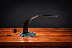 Lampada da tavolo con base in vetro e struttura in alluminio verniciato, Enrico Furio Dominici