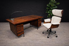 Lampada da tavolo con base in vetro e struttura in alluminio verniciato, Enrico Furio Dominici