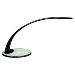 Tischleuchte mit Glasfuß und lackiertem Aluminiumgestell, Enrico Furio Dominici