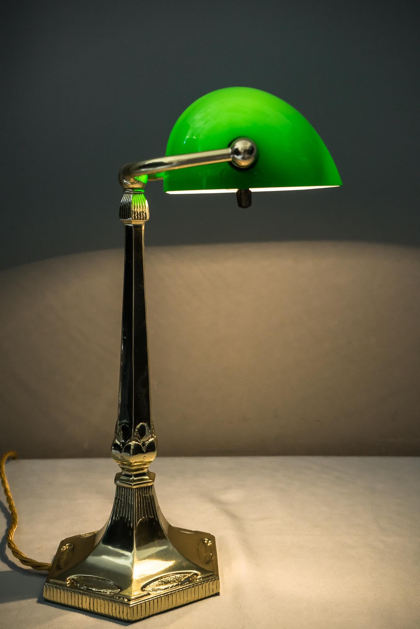 Table Lamp with Green Glass in the Style of Jugendstil In New Condition In Wien, AT