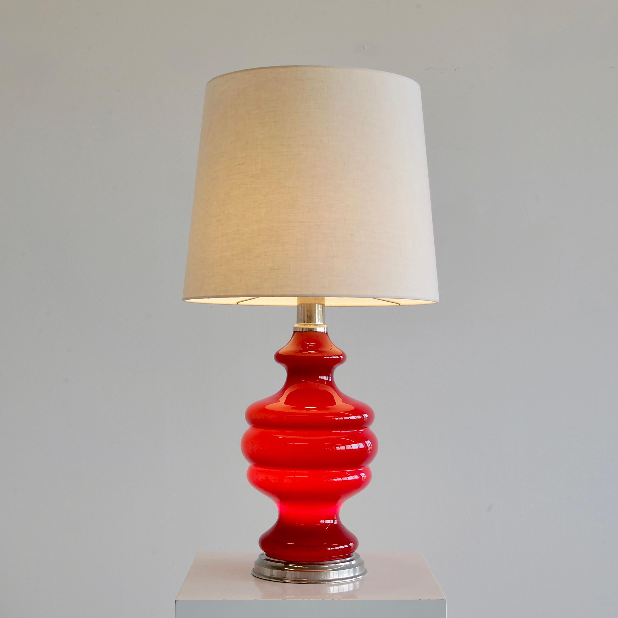 Table Lamp with Illuminated coloured Glass Base, France 1970s. In Good Condition For Sale In Berlin, Berlin