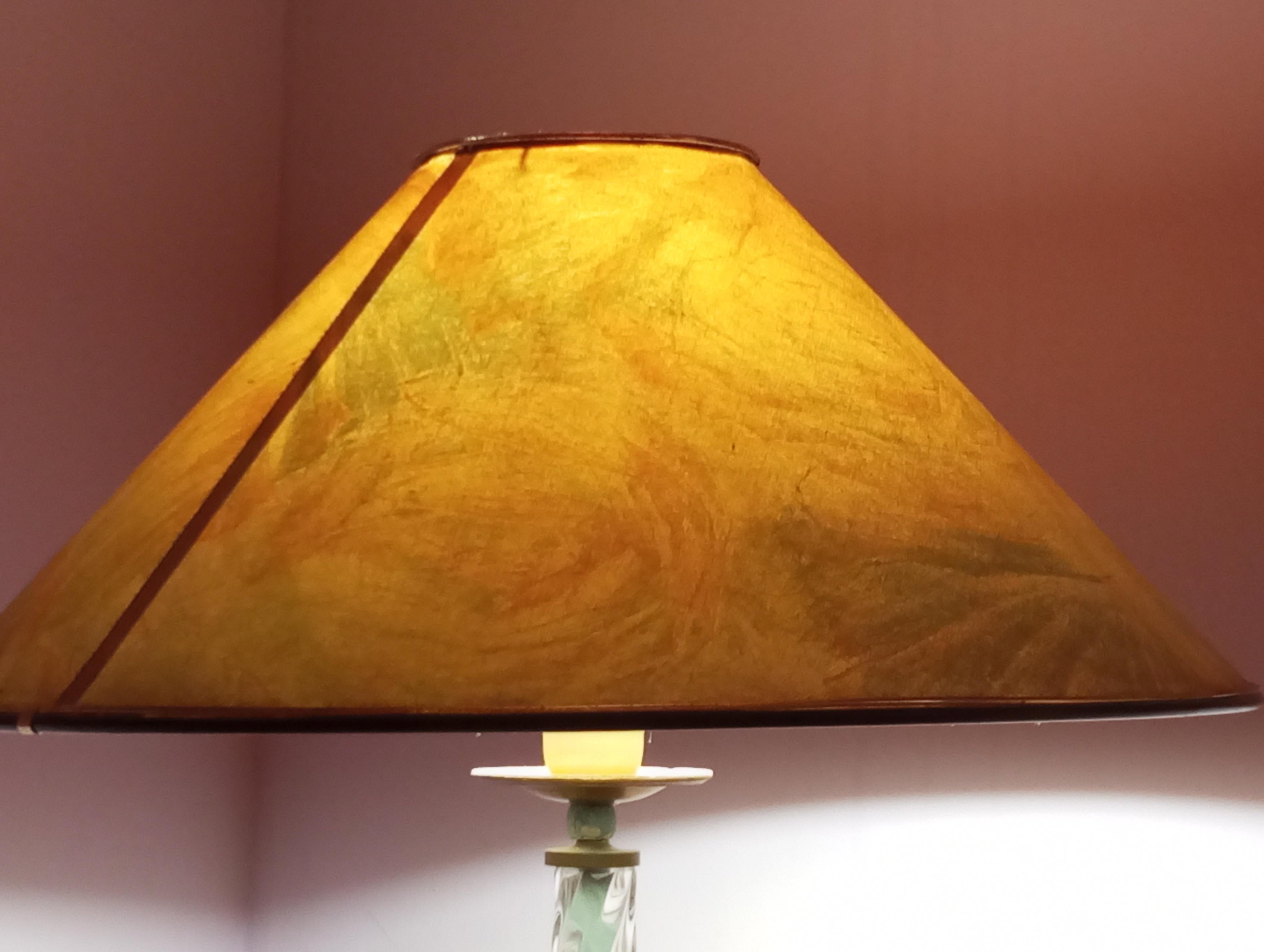 Table lamp with marble base and bronze leaf decoration Italy  In Good Condition For Sale In Firenze, FI