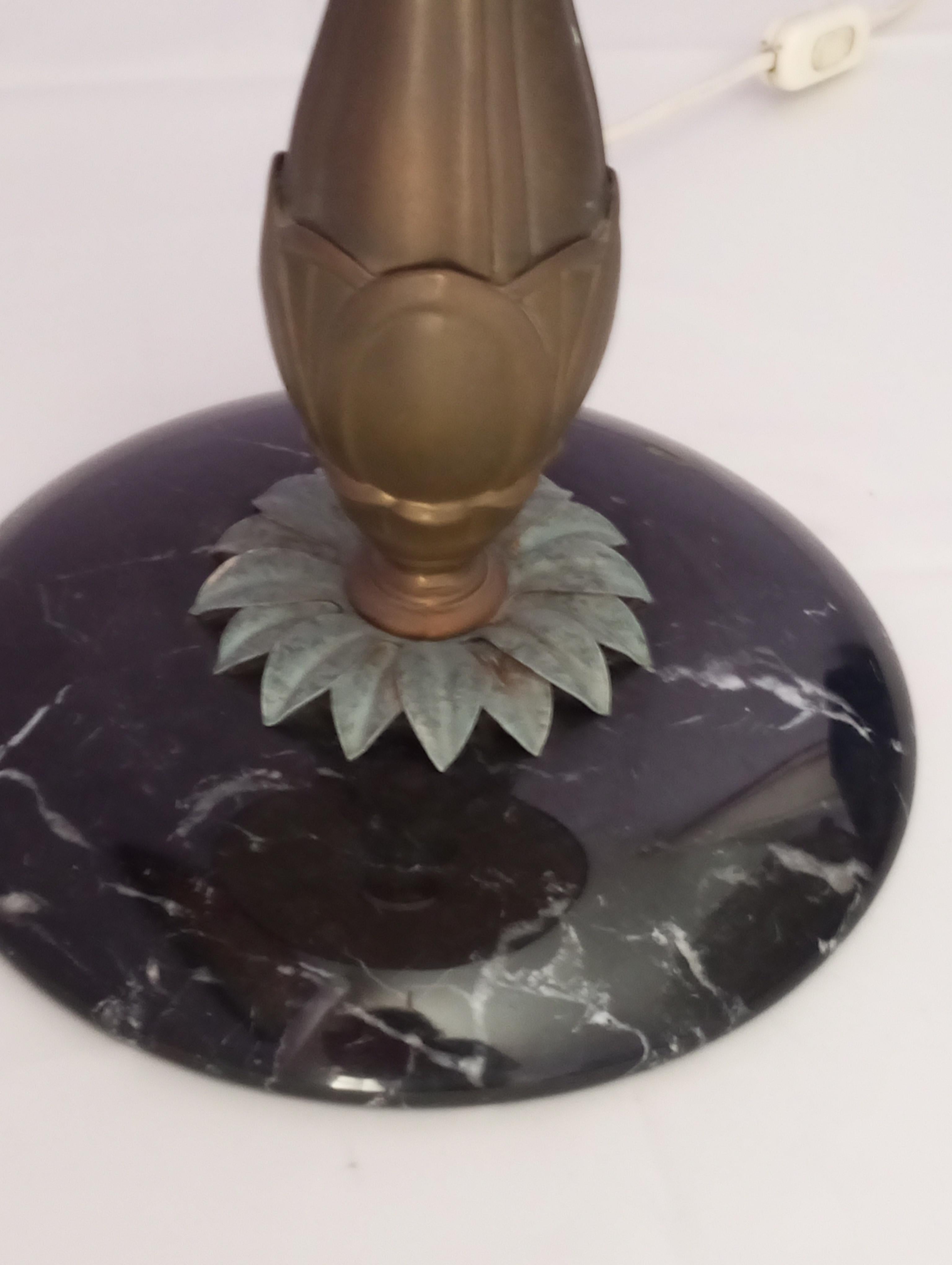 Bronze Table lamp with marble base and bronze leaf decoration Italy  For Sale