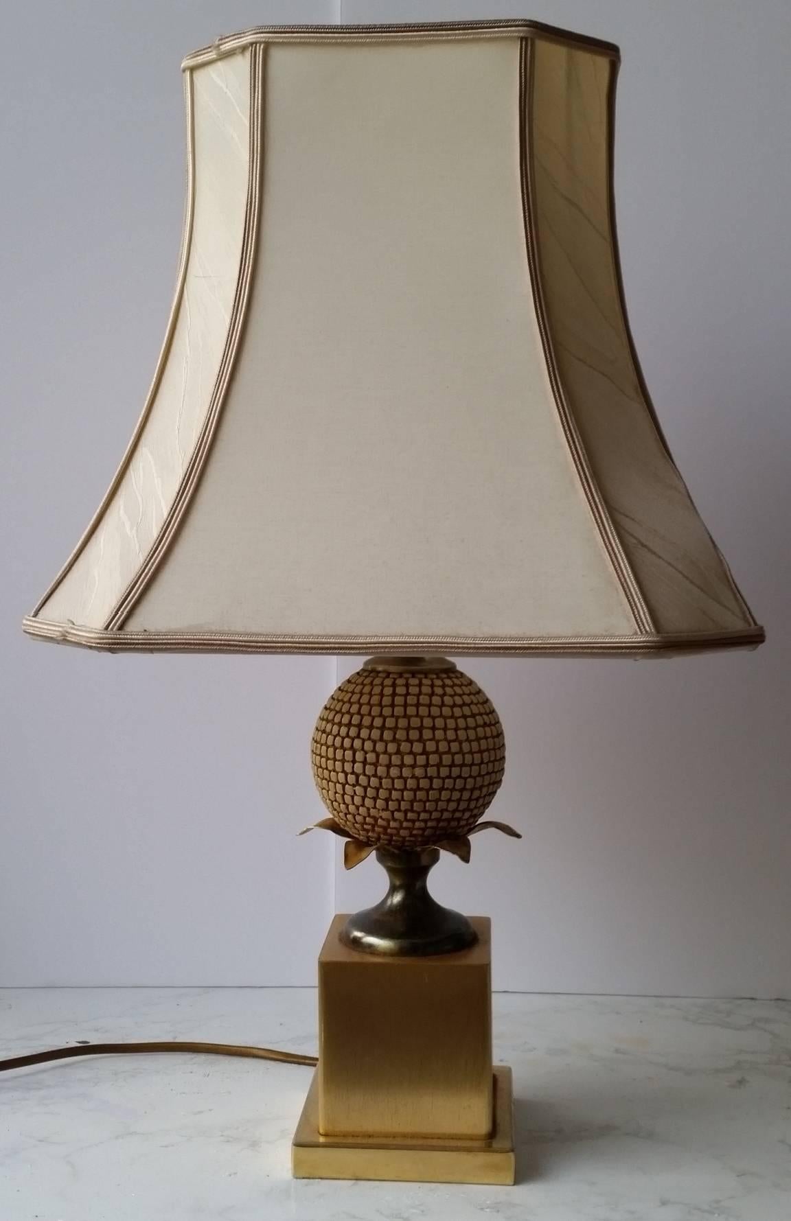 Table lamps - pineapple base
edition Maison Charles, circa 1960- 970
Vintage - Jansen
Dimensions: H 50 x W 30 cm
Material: Wood / brass / metal and fabric shade
In good condition and in good working order!
Small imperfections usual of time.