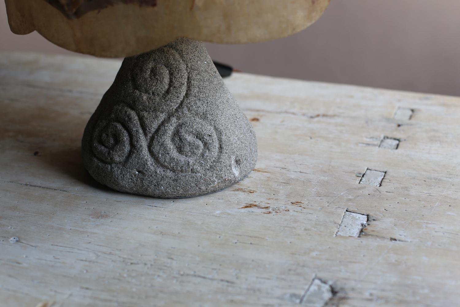 Lampe de table avec abat-jour végétal en résine de Belgique en vente 3