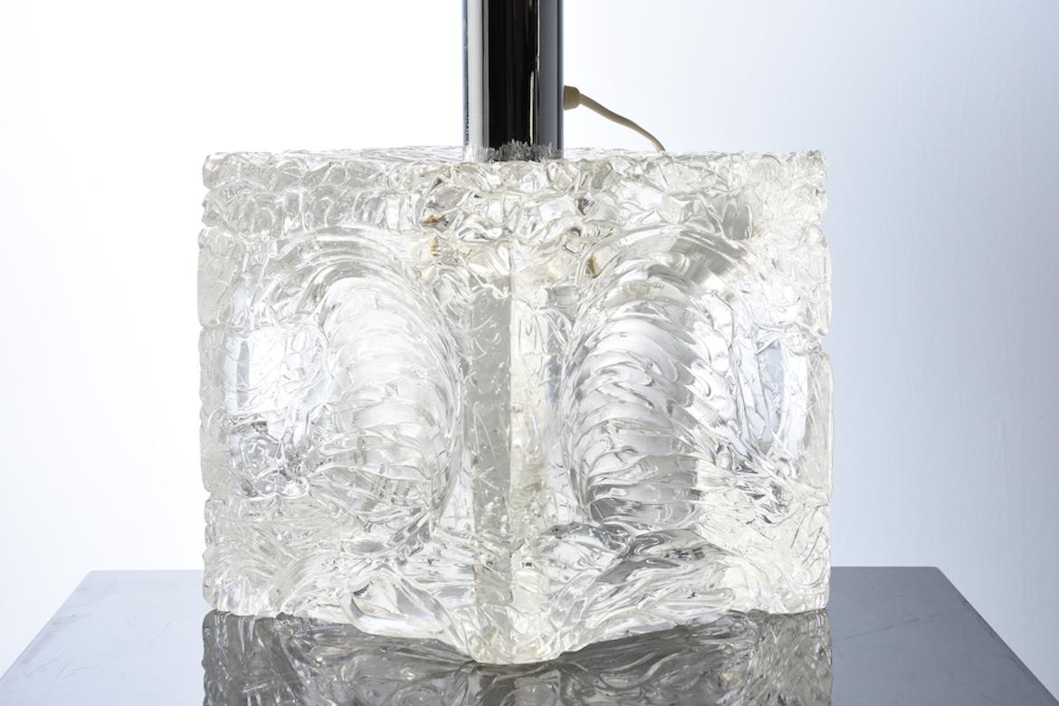 Table lamp with silk screen and cubic shaped glass base, 1950, Switzerland. Silk-covered, square lampshade in indigo blue. The glass base becomes an additional lighting fixture when the lamp is switched on.