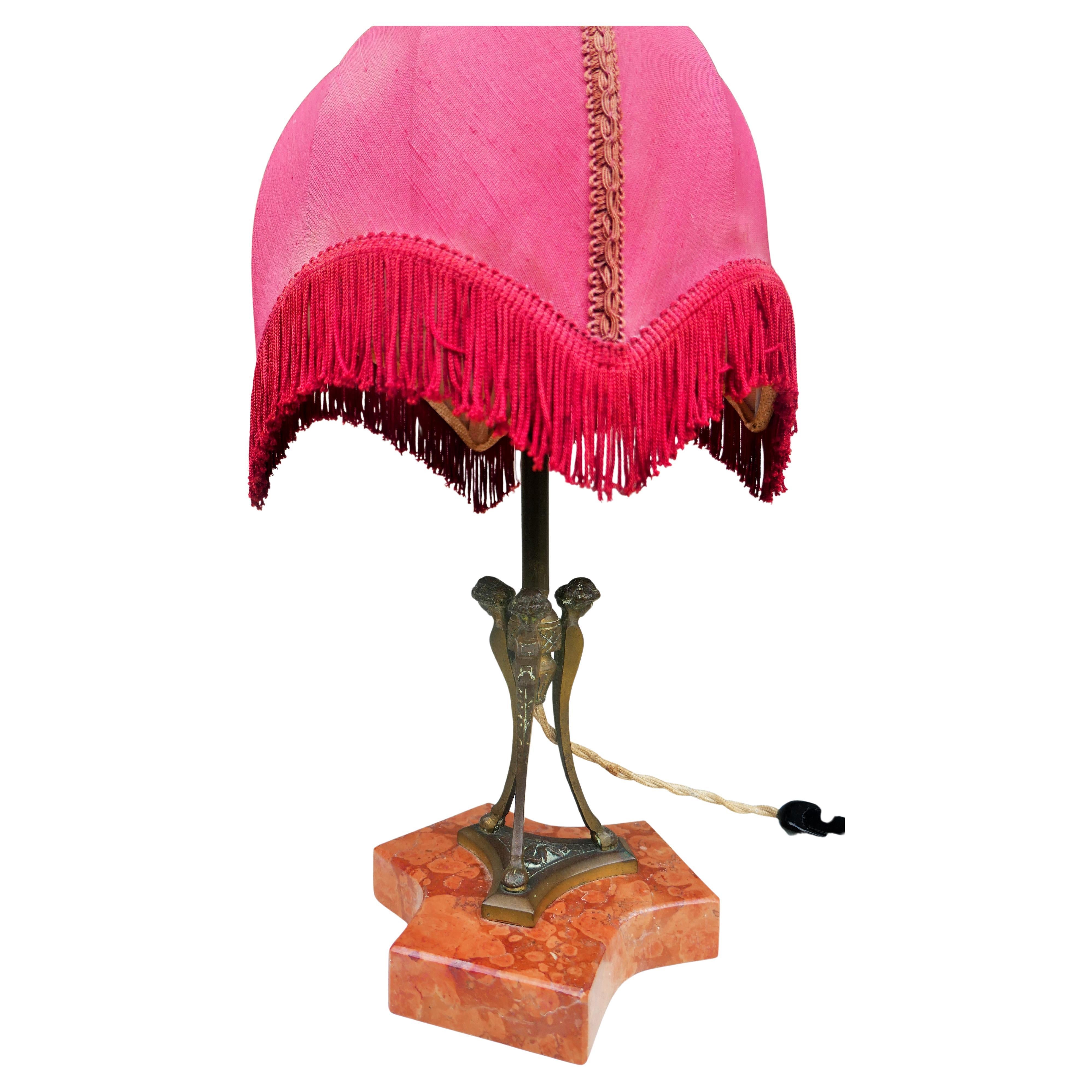 Table lamp with Verona marble base and possible bronze.
Good condition
Thank you