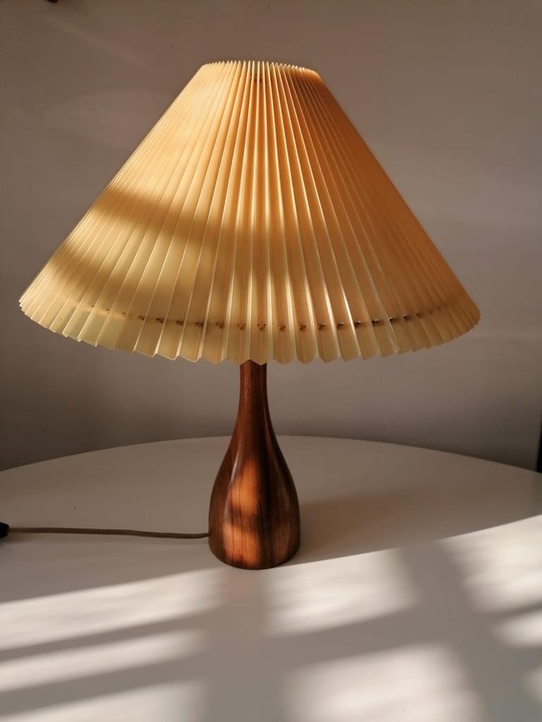 Table Lamp with Walnut Base   In Good Condition For Sale In Vienna, AT