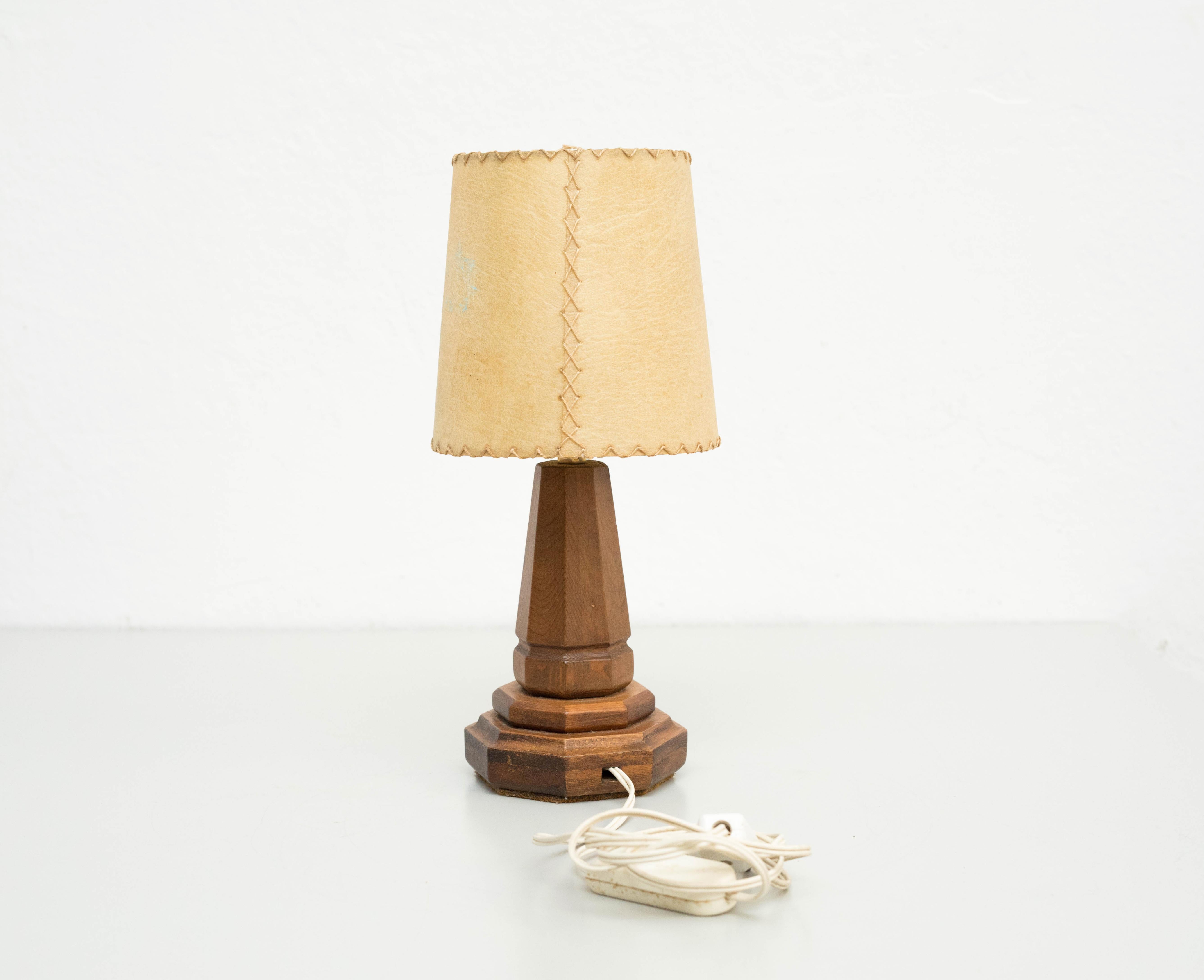 Table lamp, Wood, Circa 1950.

In original condition, wear consistent with age and use, preserving a beautiful patina.

Materials:
Wood

Dimensions:
ø 13.5 cm x H 33.5 cm.