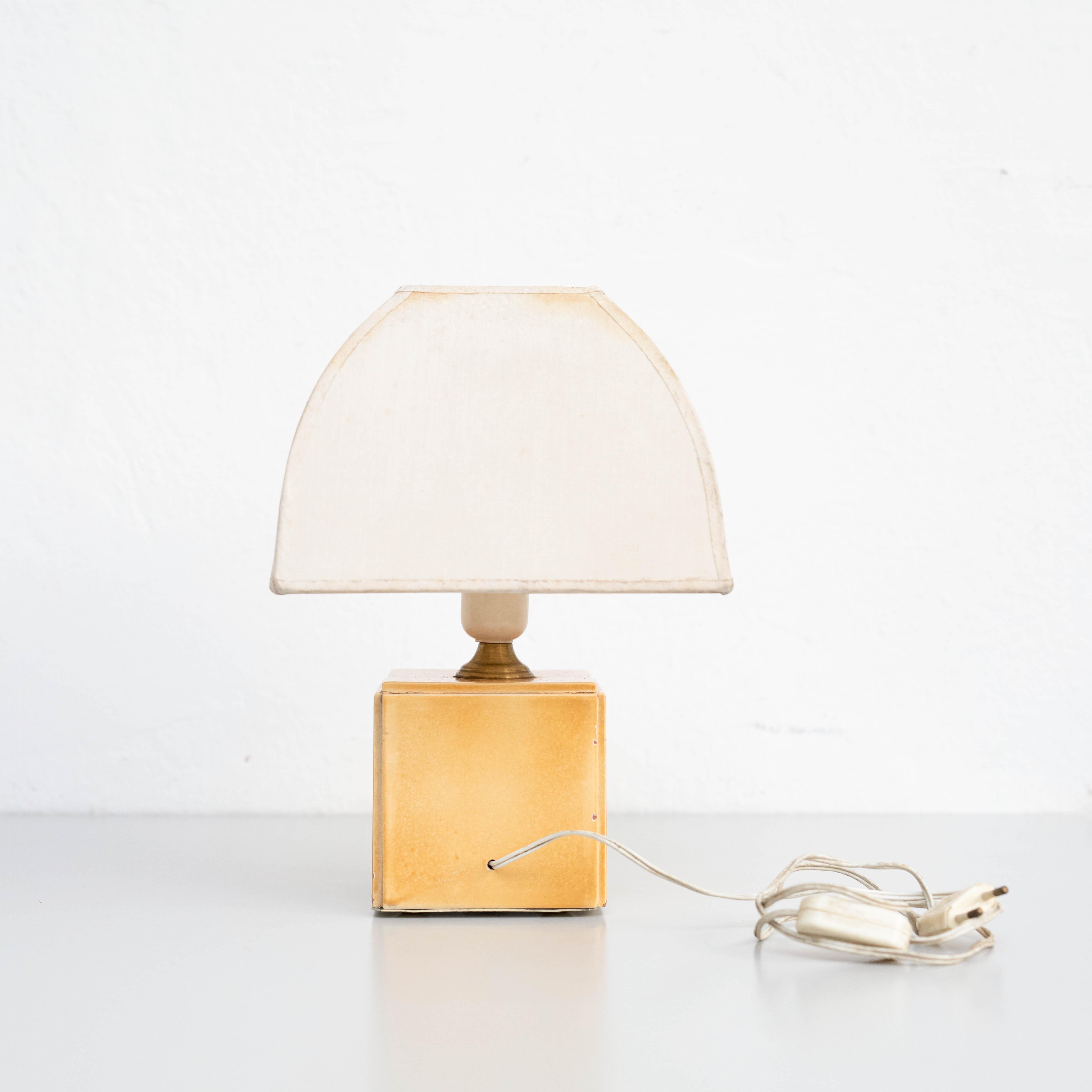 Table lamp, ceramic, Circa 1970.

In original condition, wear consistent with age and use, preserving a beautiful patina.

Wired for Europe. Electrification has not been tested.