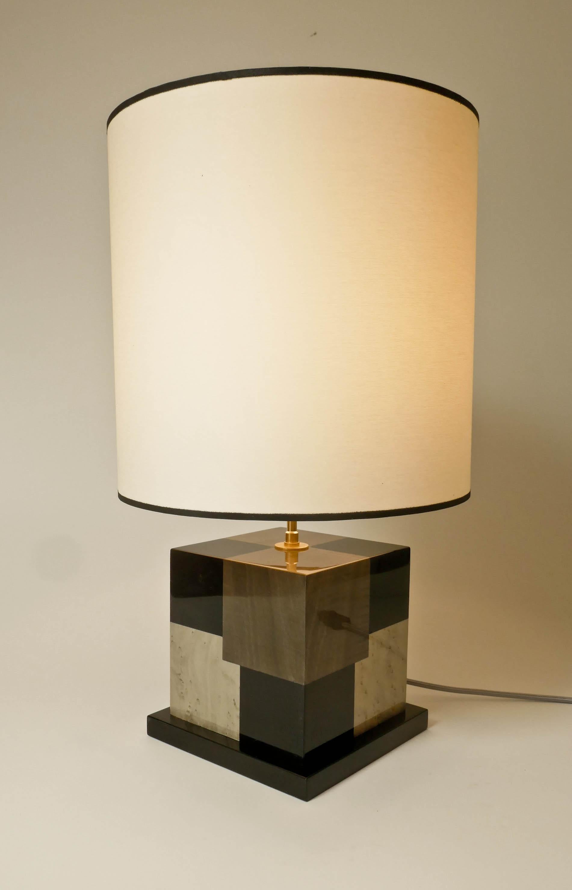 Lampe de bureau « Cubes » en marqueterie de bois teinté noir et gris par Aymeric Lefort en vente 2