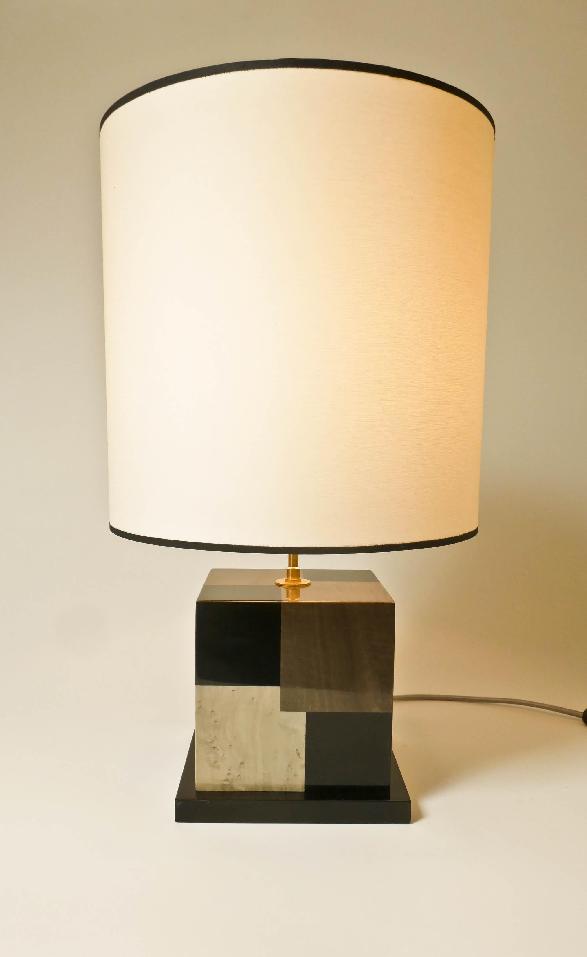 Lampe de bureau « Cubes » en marqueterie de bois teinté noir et gris par Aymeric Lefort en vente 7