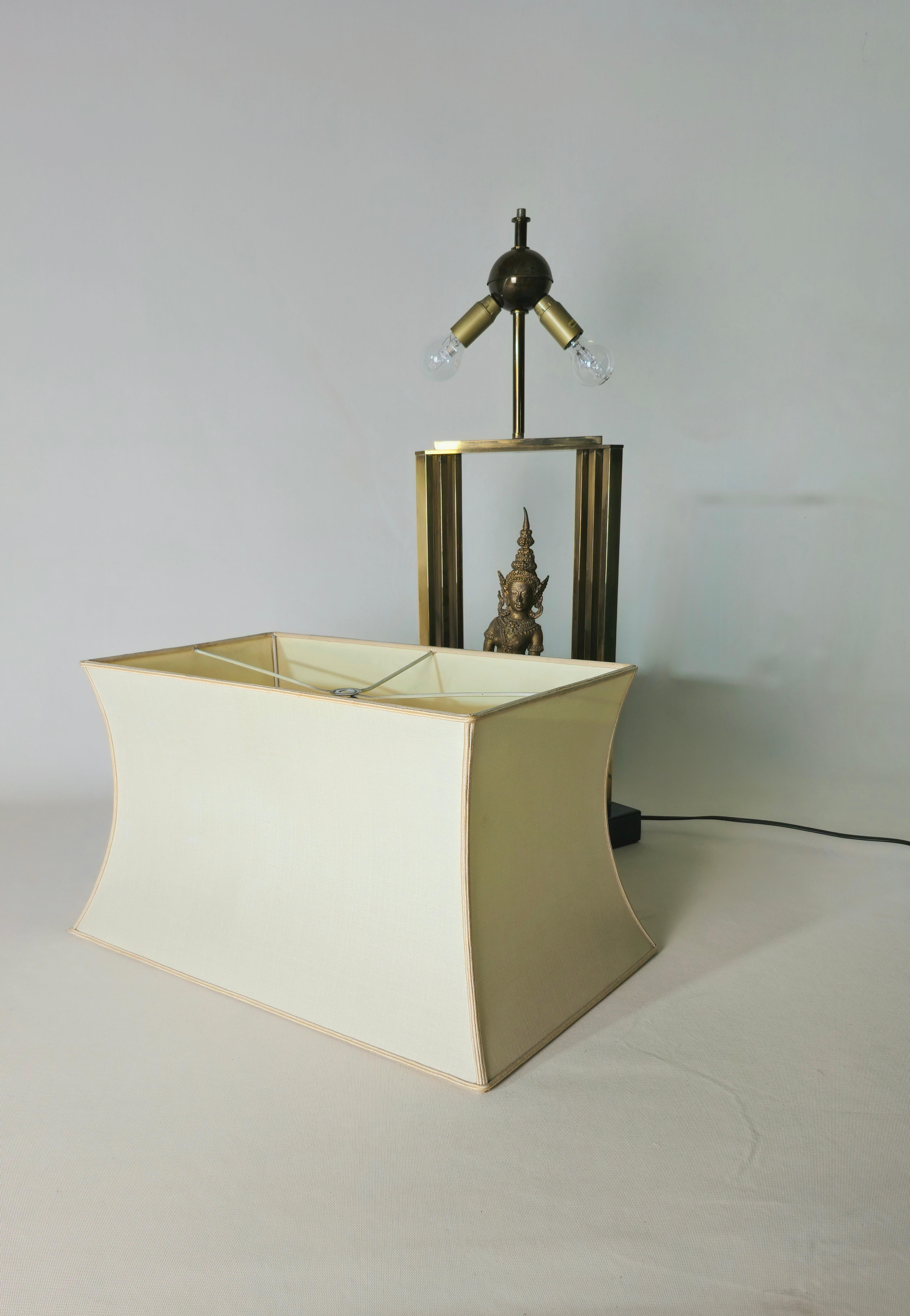 Lampes de table laiton design moderne mi-siècle, Italie, années 1960/70 en vente 4