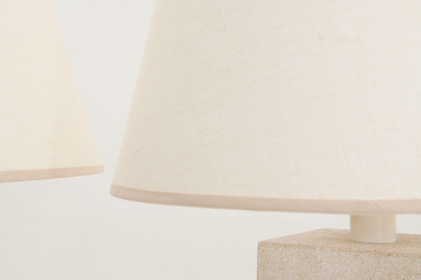 These pair of lamps is in limestone, in a white color. The shade pattern is close to straw graphic pattern. This is in the French Riviera style. These lamps will feet well in a classical style interior decoration, but will go too, with modern style.