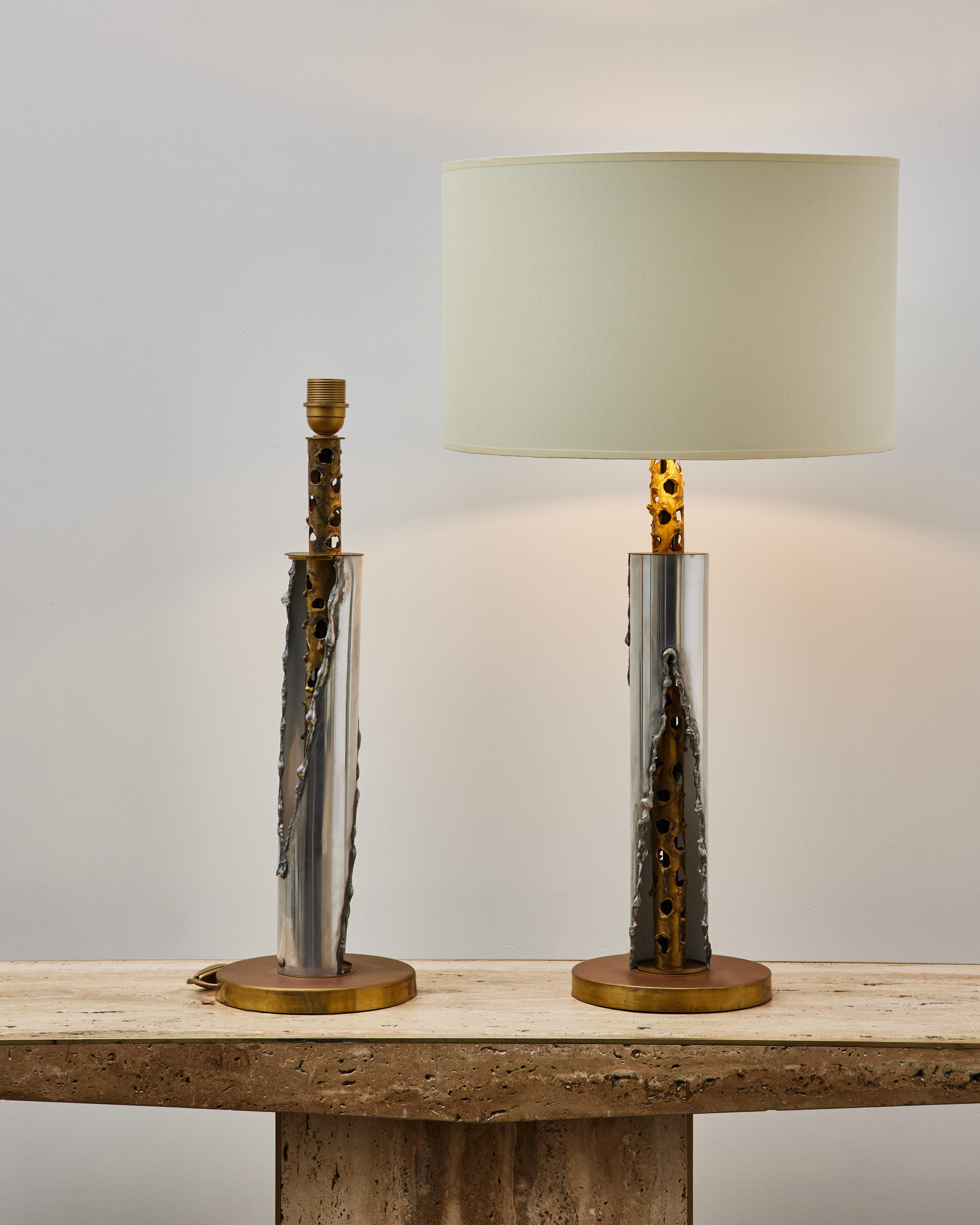 Superb pair of tables lamps in sculpted and patinated brass and steel. 
Creation by Studio Glustin

Price and dimensions without shades.