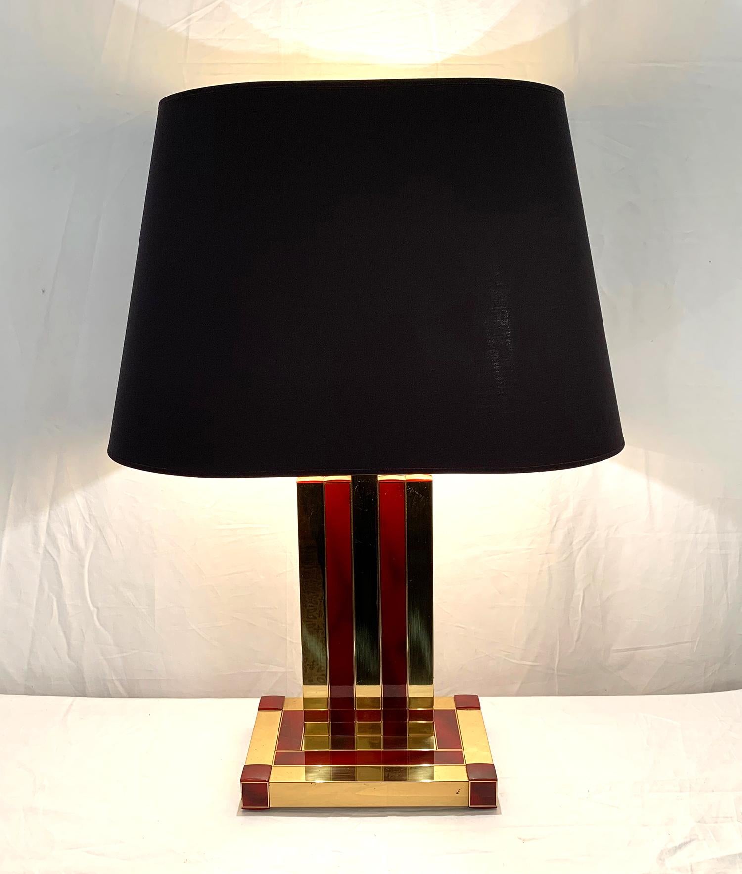 Very nice table lamp in brass and tortoiseshell resin designed by Willy Rizzo for Lumica, 1970. The shade in black cotton, gold interior is new.

Très belle lampe de table en laiton et résine écaille de tortue dessinée par Willy Rizzo pour Lumica,