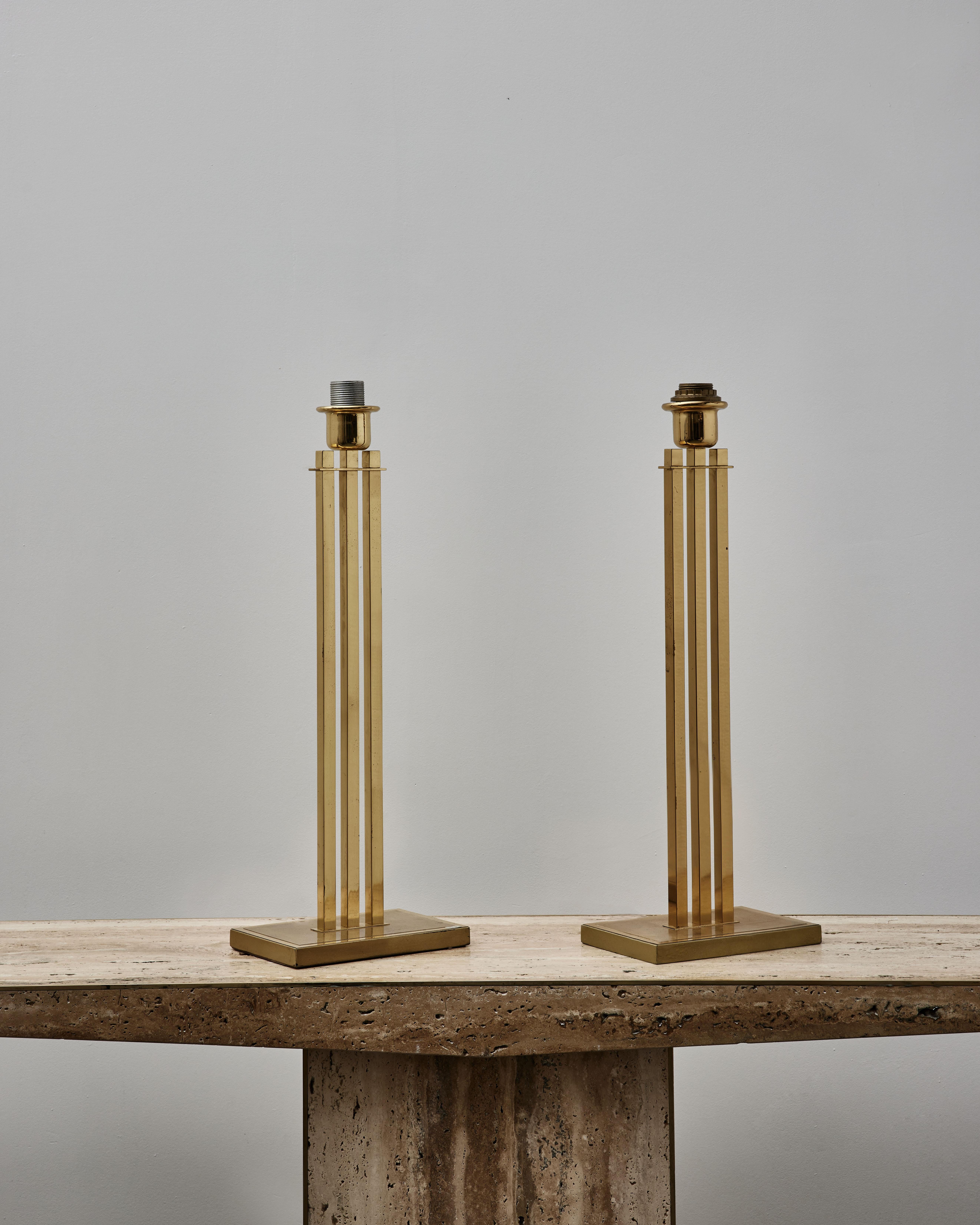 Mid-Century Modern Table lamps in brass At Cost Price For Sale