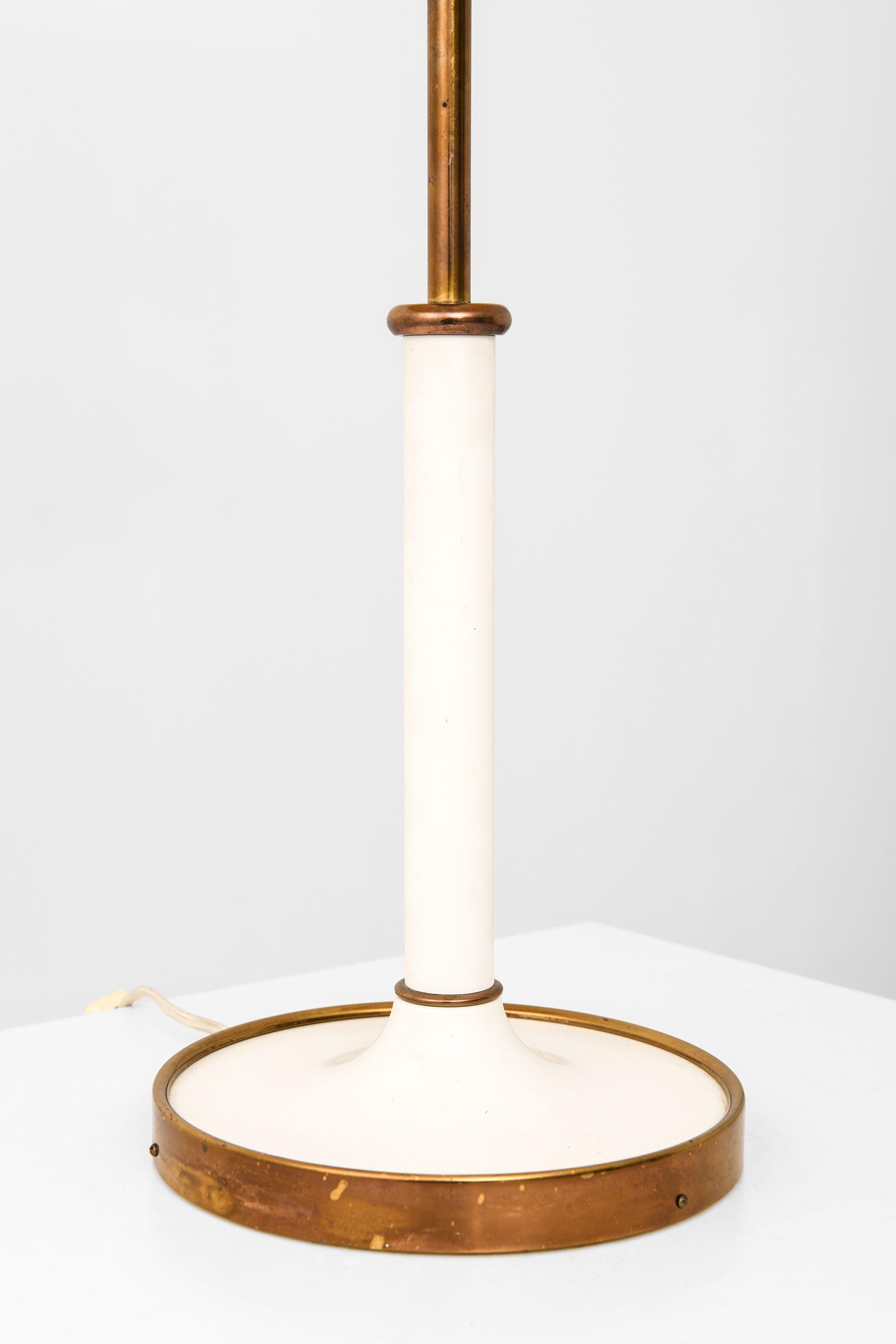 Tischlampen aus Messing & weißem Metall & Original-Lampenschirme von Josef Frank, 1950er Jahre (20. Jahrhundert) im Angebot