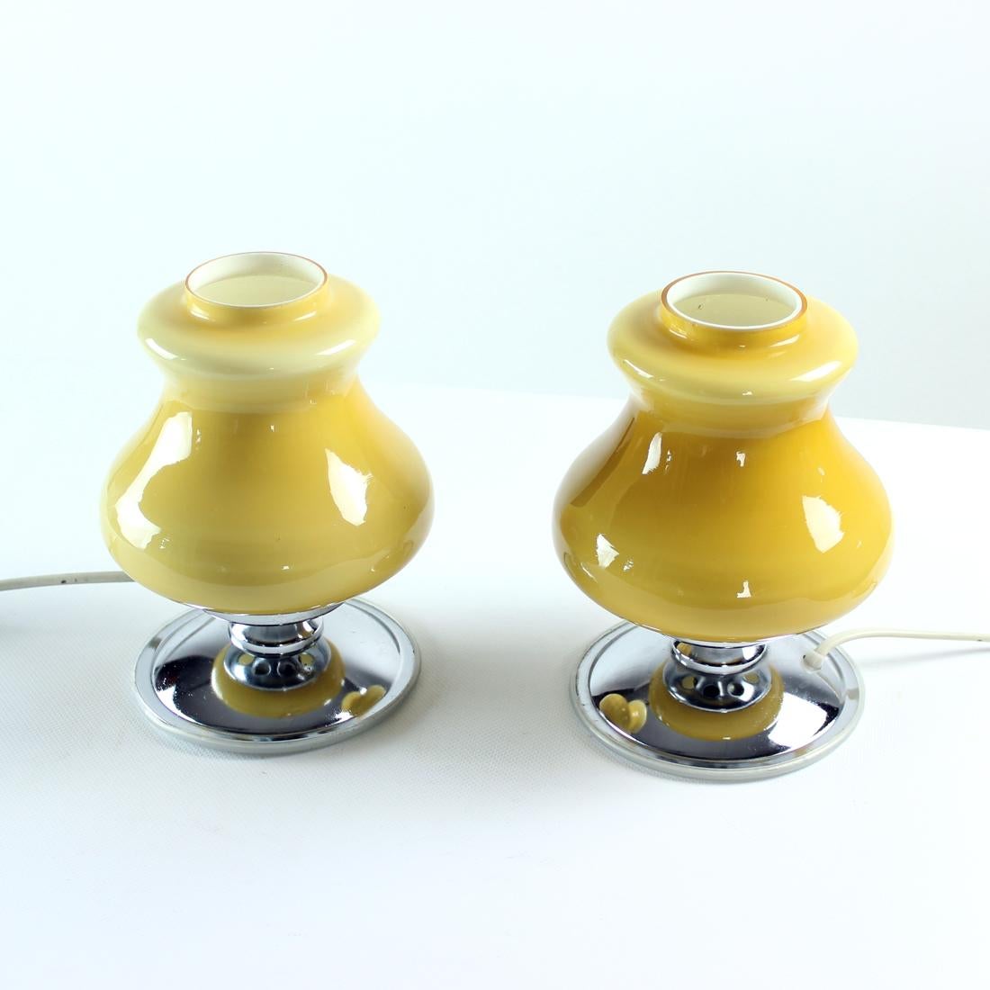 Mid-Century Modern Table Lamps In Cream Opaline & Chrome, Bulgaria 1960s For Sale