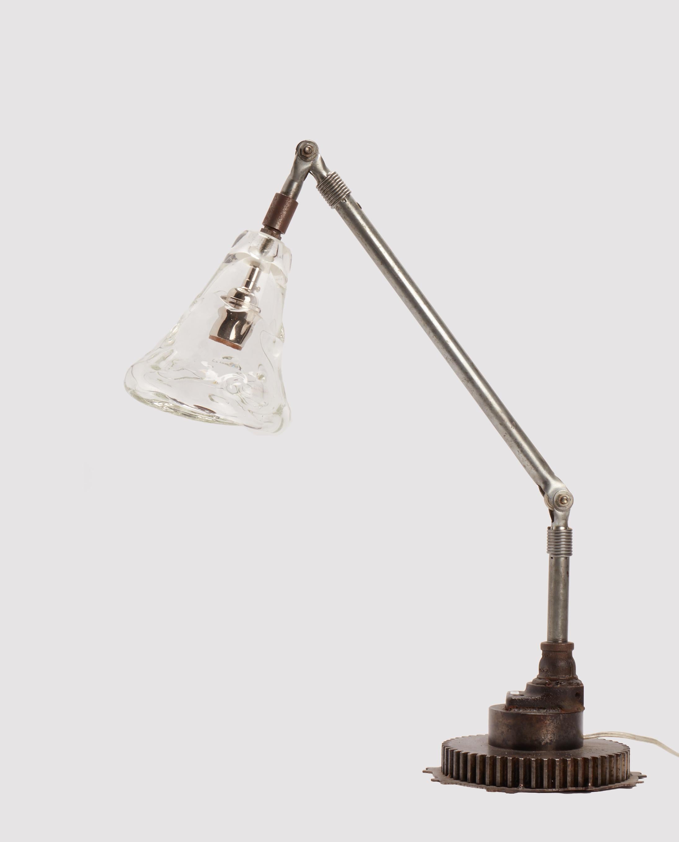 This re-interpretation of antique 'machine age' gears elements have been realized as articulated table light. The 1920's elements are perfectly assembled with the beautiful blown Murano glass shades from Seguso, originally from the ‘40’s. Italy 1940