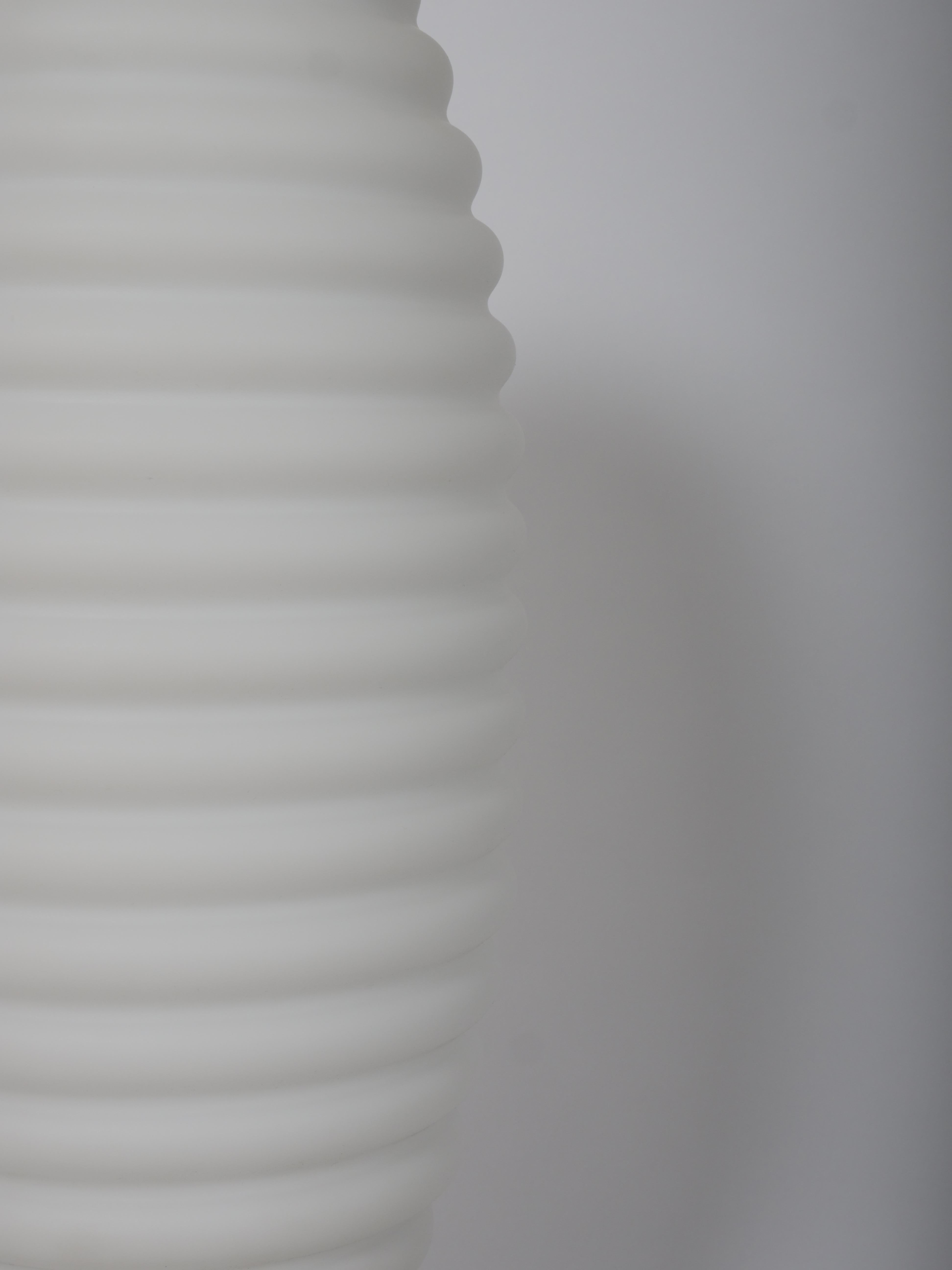 Lámpara de mesa de latón, mármol y cristal opalino att. a Angelo Lelli Italia c1950 Latón en venta