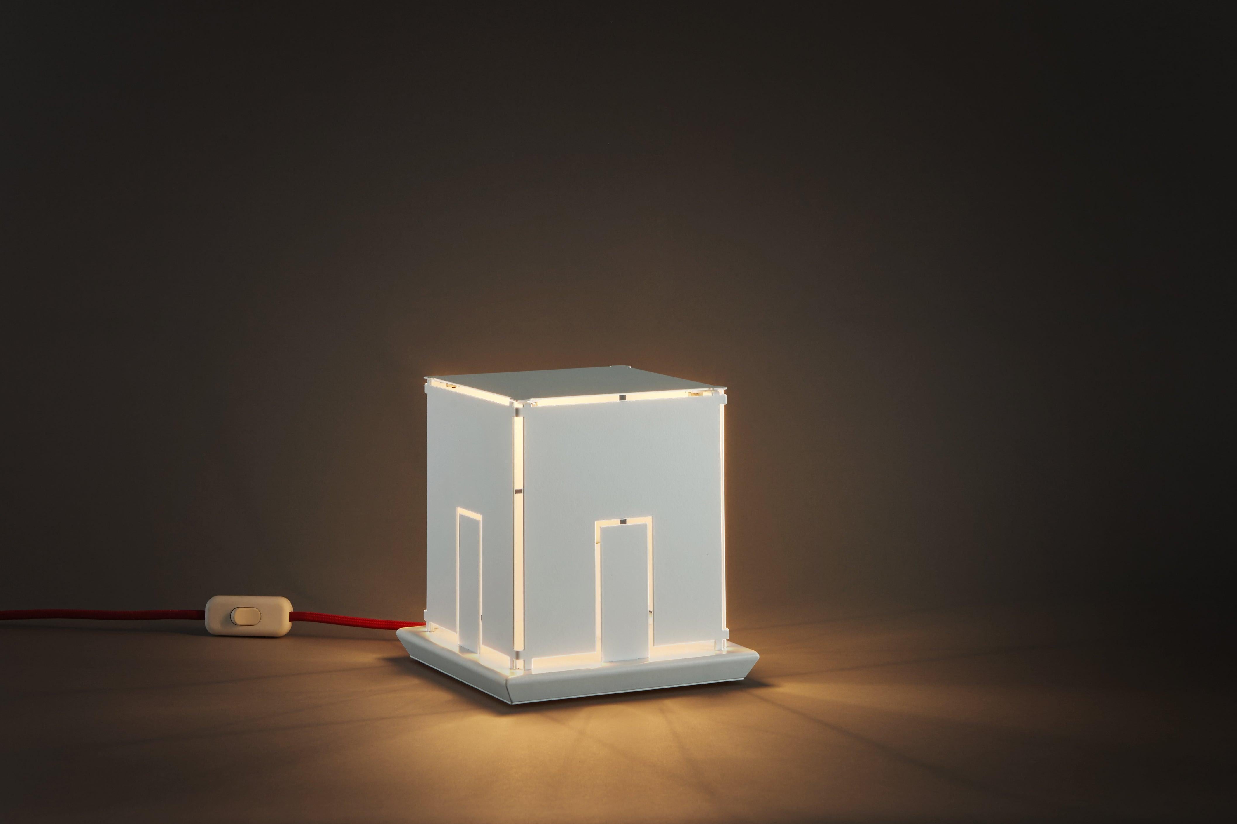 italien Table Light LightHouse, œuvre d'art de Massimo Uberti en métal blanc en édition limitée en vente