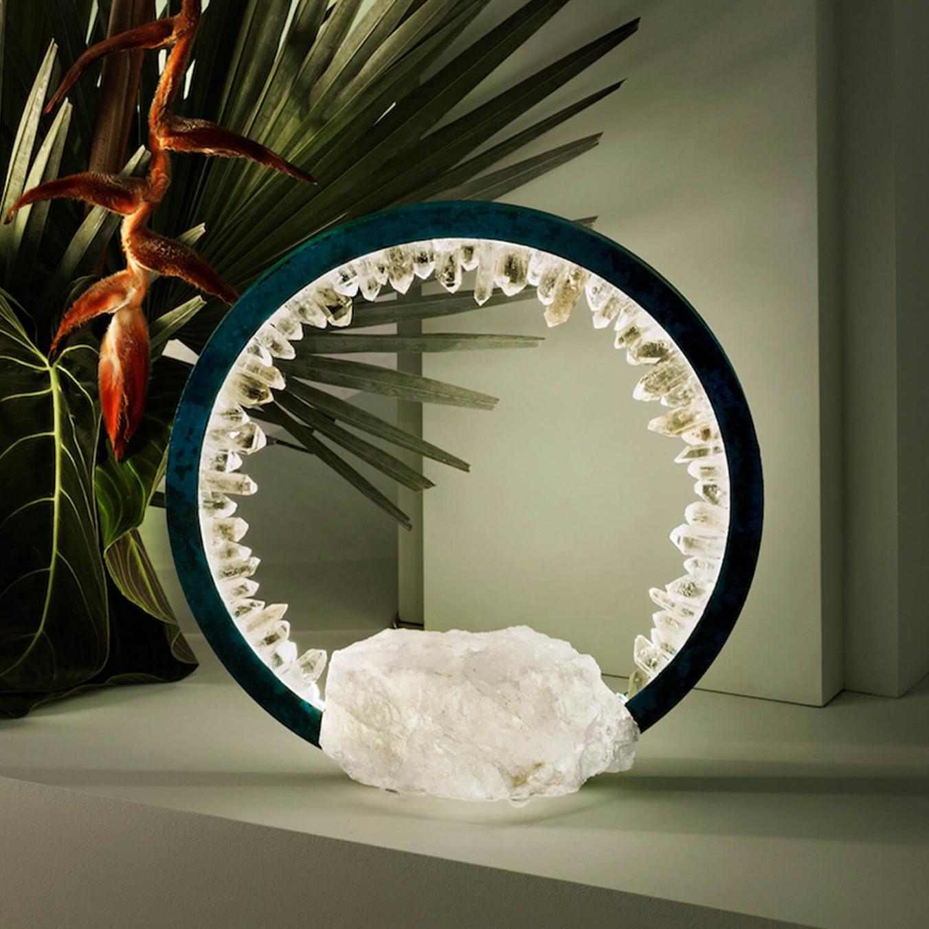 XXIe siècle et contemporain Sculpture de table lumineuse en laiton avec quartz, Prométhée IV, de Christopher Boots en vente