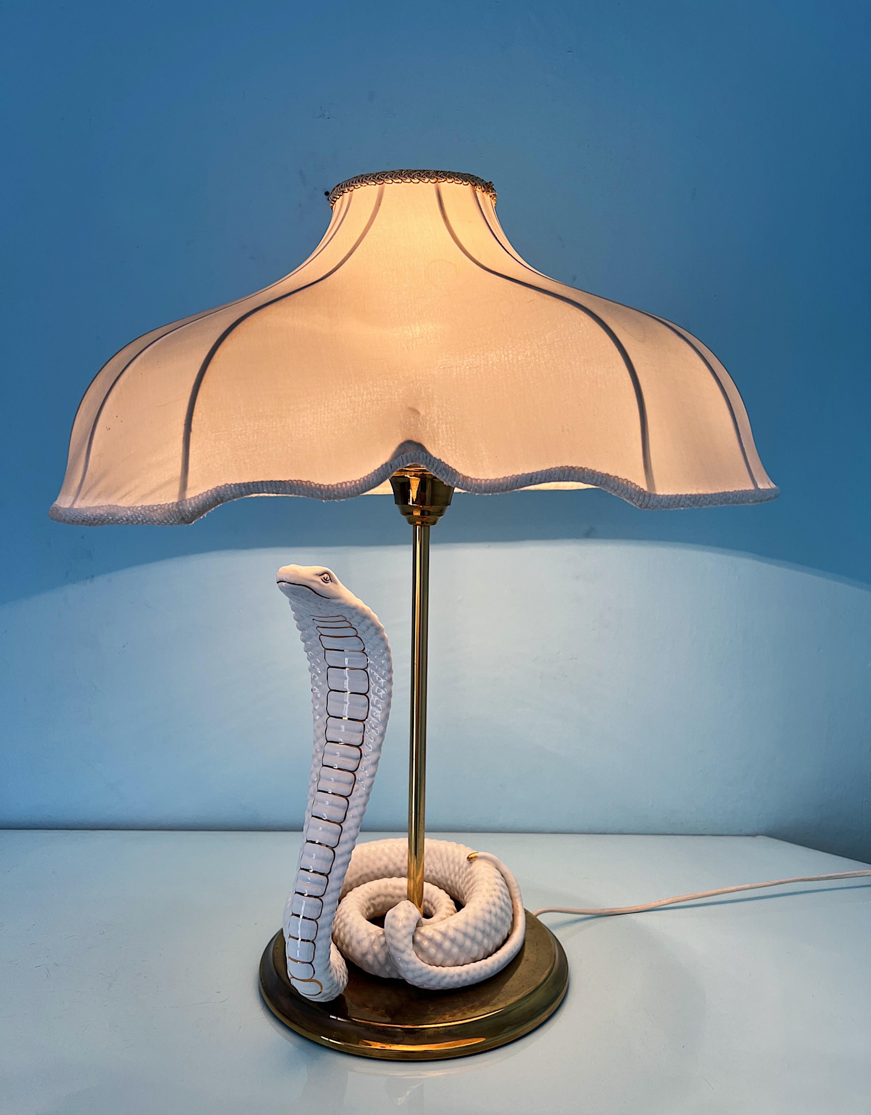 Table light with ceramic cobra designed by Italian manufacturer Ahura, 1960s  In Good Condition For Sale In Palermo, PA