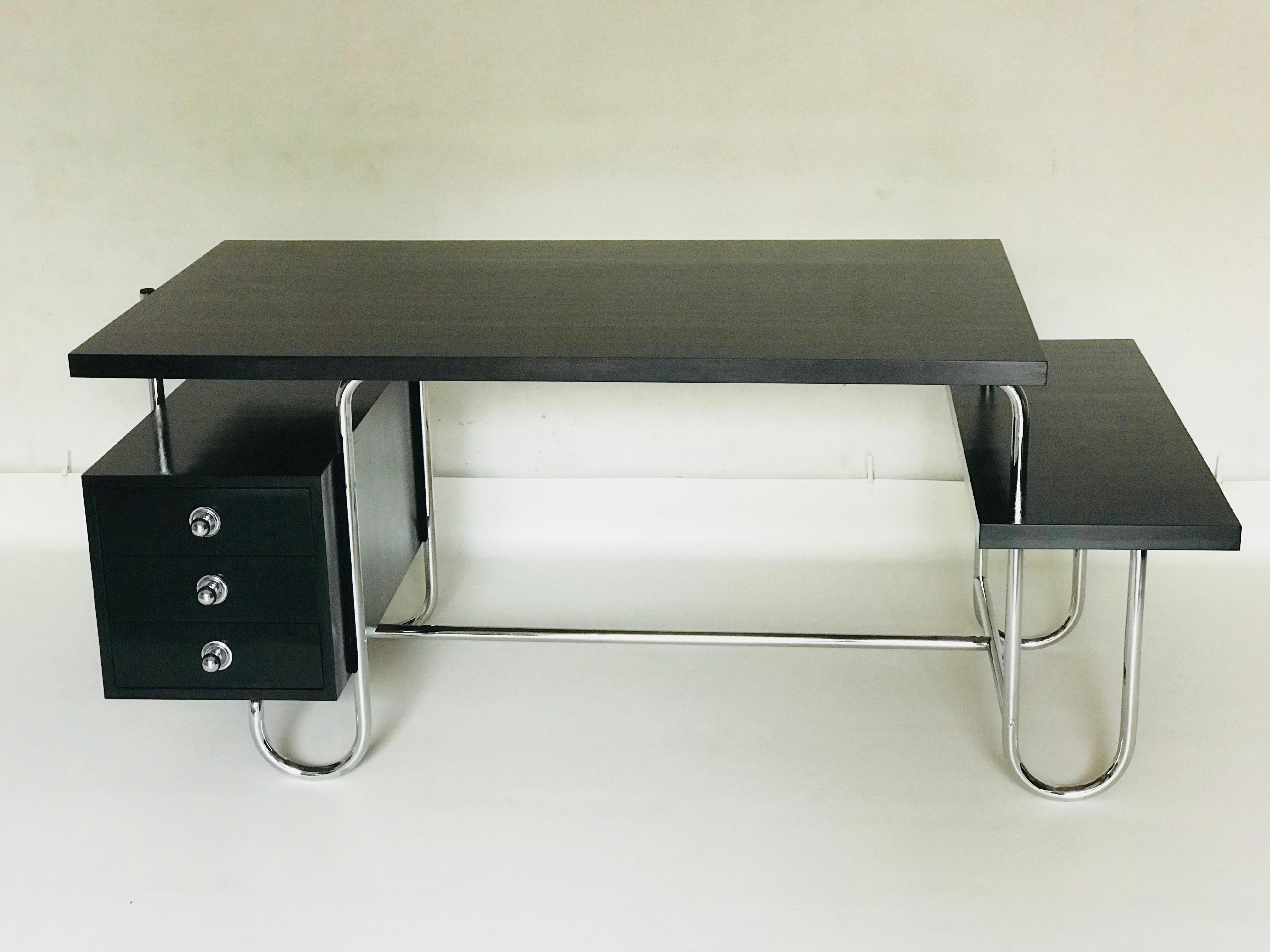 The office table is consisted of steel construction which is chrome. The wood is robust and the colour is painted opaque black. The upper desk is 140 cm X 83 cm.