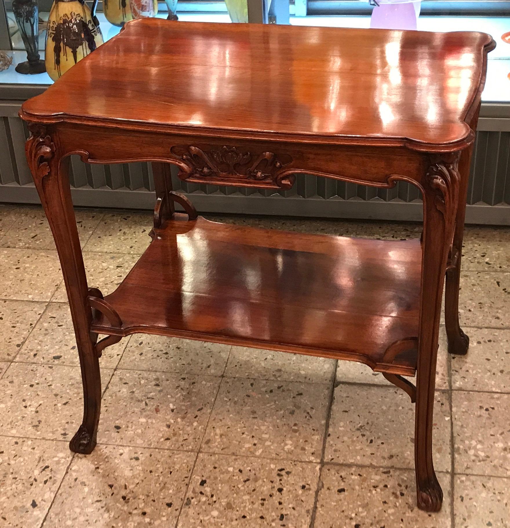 Incredible Art Nouveau table. With the original label, from Siegfried Bing's or Samuel Bing shop.

We have specialized in the sale of Art Deco and Art Nouveau and Vintage styles since 1982. If you have any questions we are at your disposal.
Pushing
