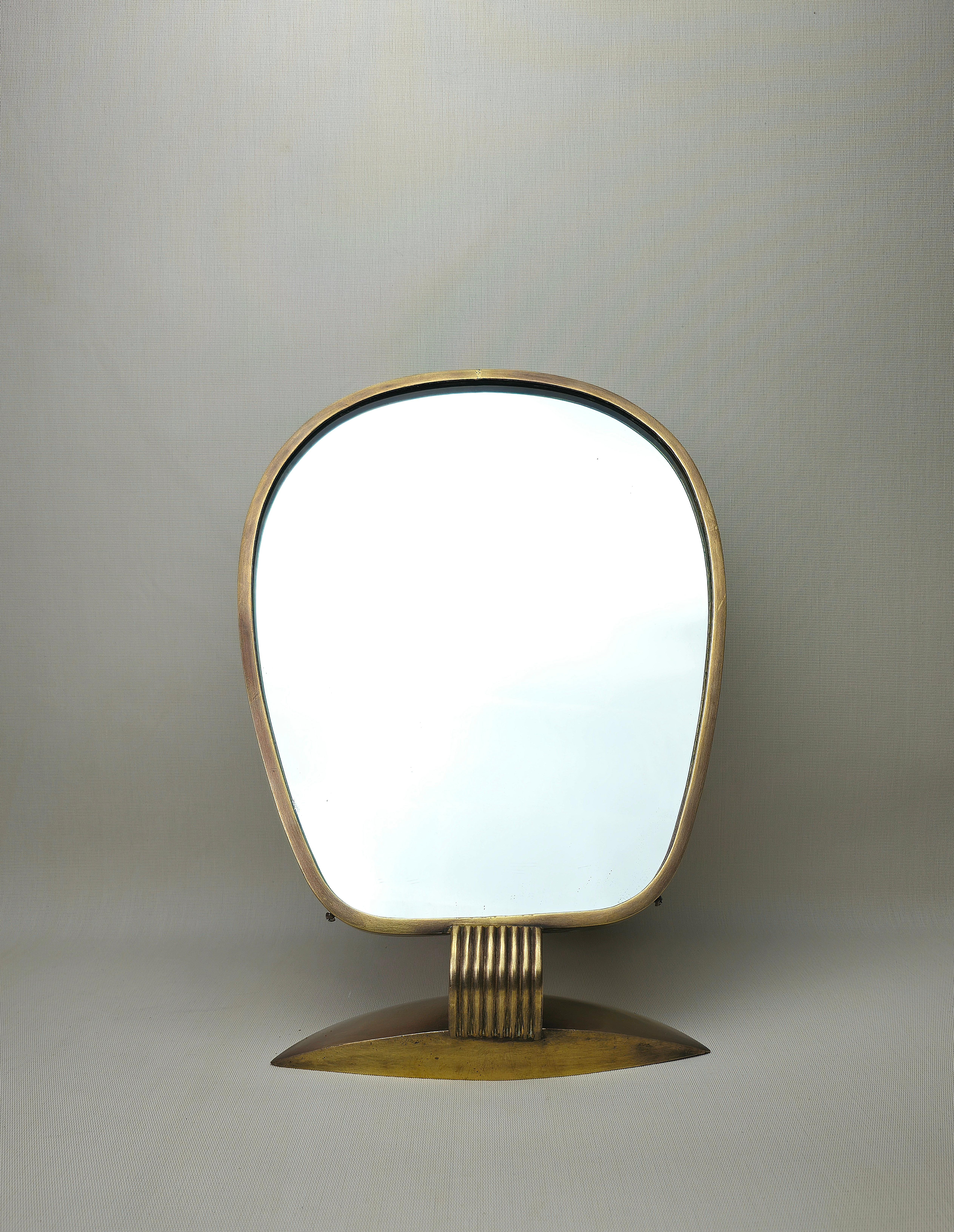 Rare table mirror with elegant shapes made of burnished brushed brass. Made in Italy in the 1950s.


Note: We try to offer our customers an excellent service even in shipments all over the world, collaborating with one of the best shipping partners,