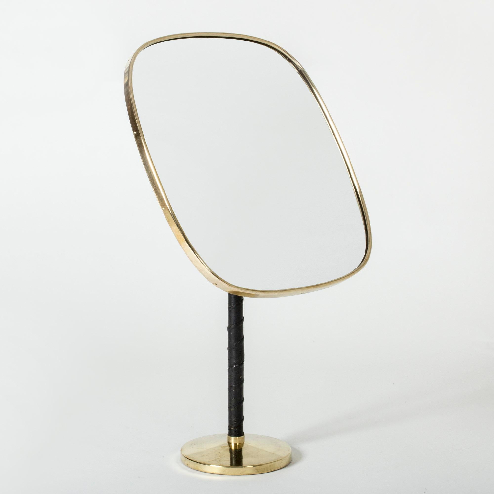 Elegant table mirror by David Rosén, part of the “Futura” series from NK. Large rectangular mirror with rounded corners and handle wound with black leather. Adjustable height and angle.