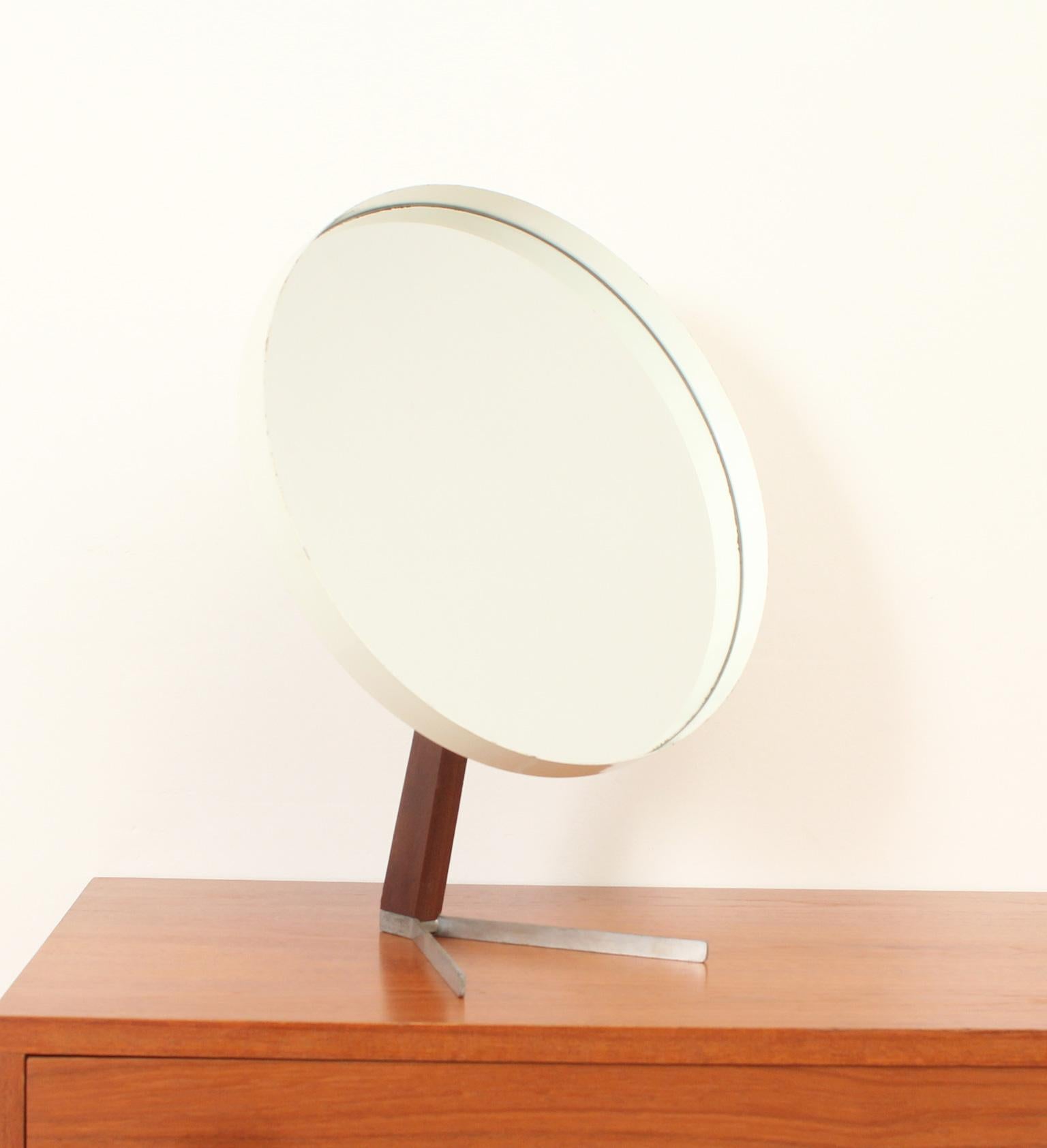 Table mirror designed by Robert Welch for Durlston Designs, United Kingdom, 1960s. Mirror with lacquered metal frame with adjustable base in teak wood and steel.