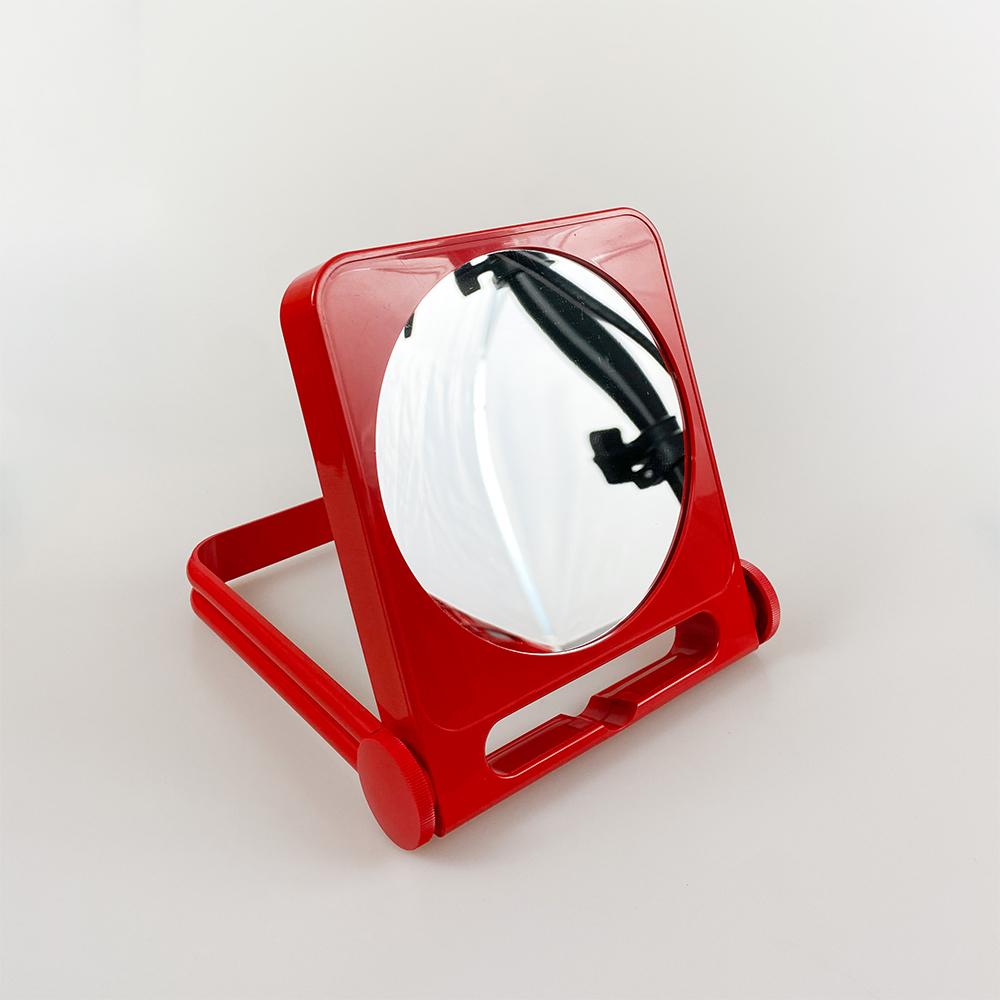 Table mirror design by Roberto Maderna for Gedy, 1970's

red plastic Two mirrors, one of them with magnification.

Dimensions: 21x19x3 cm.