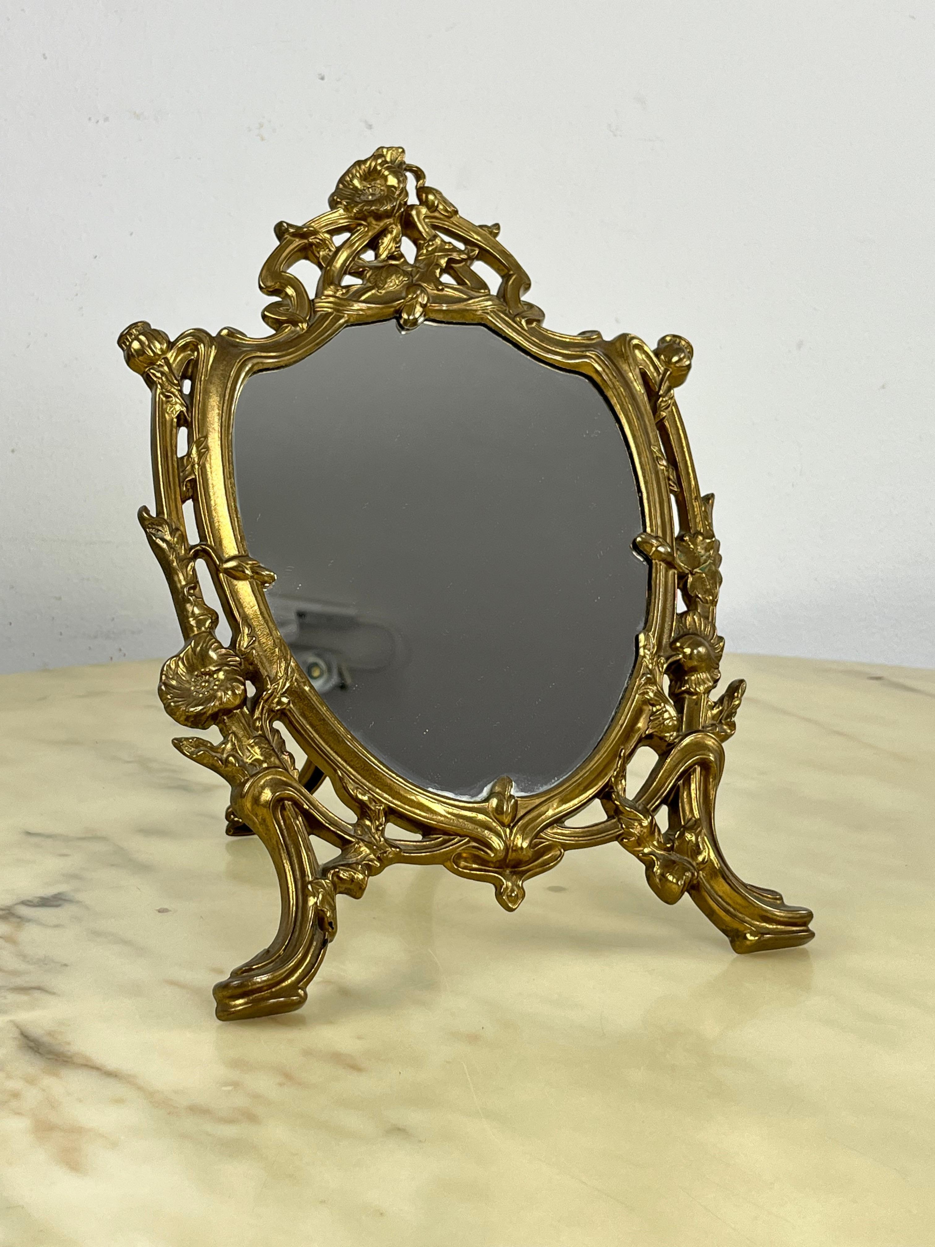 Table Mirror In Worked Brass, Made In Italy 1960s For Sale 2