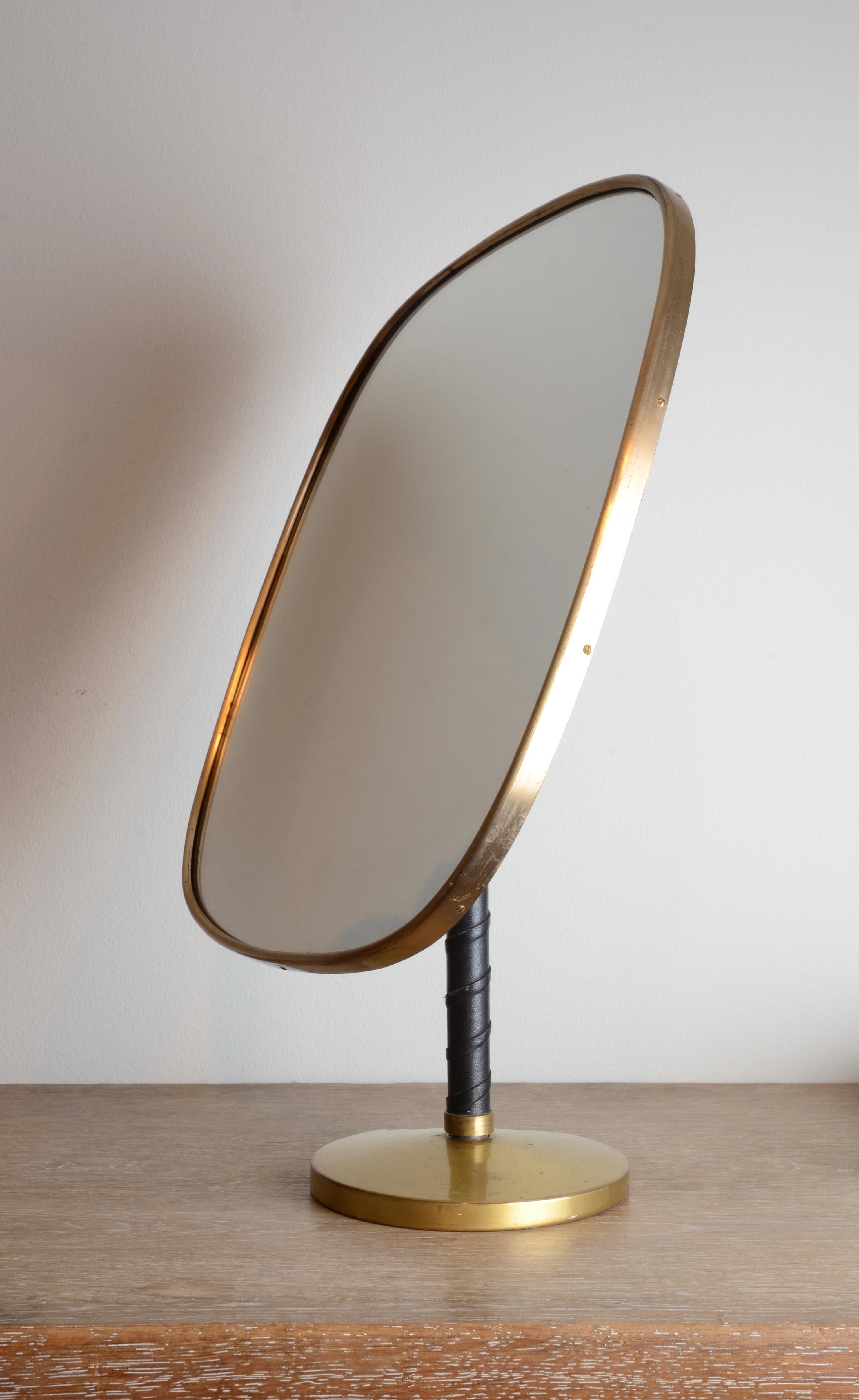 Mid-Century Modern Miroir de table, cuir et laiton, Josef Frank pour Firma Svenskt Tenn en vente